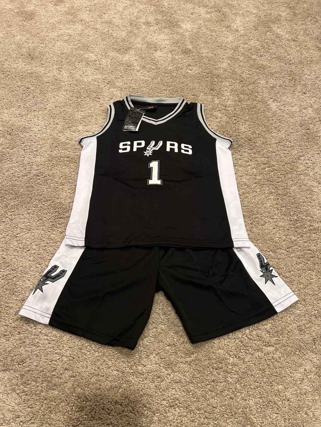 Victor Wembanyama Spurs Youth M Jersey & Shorts
