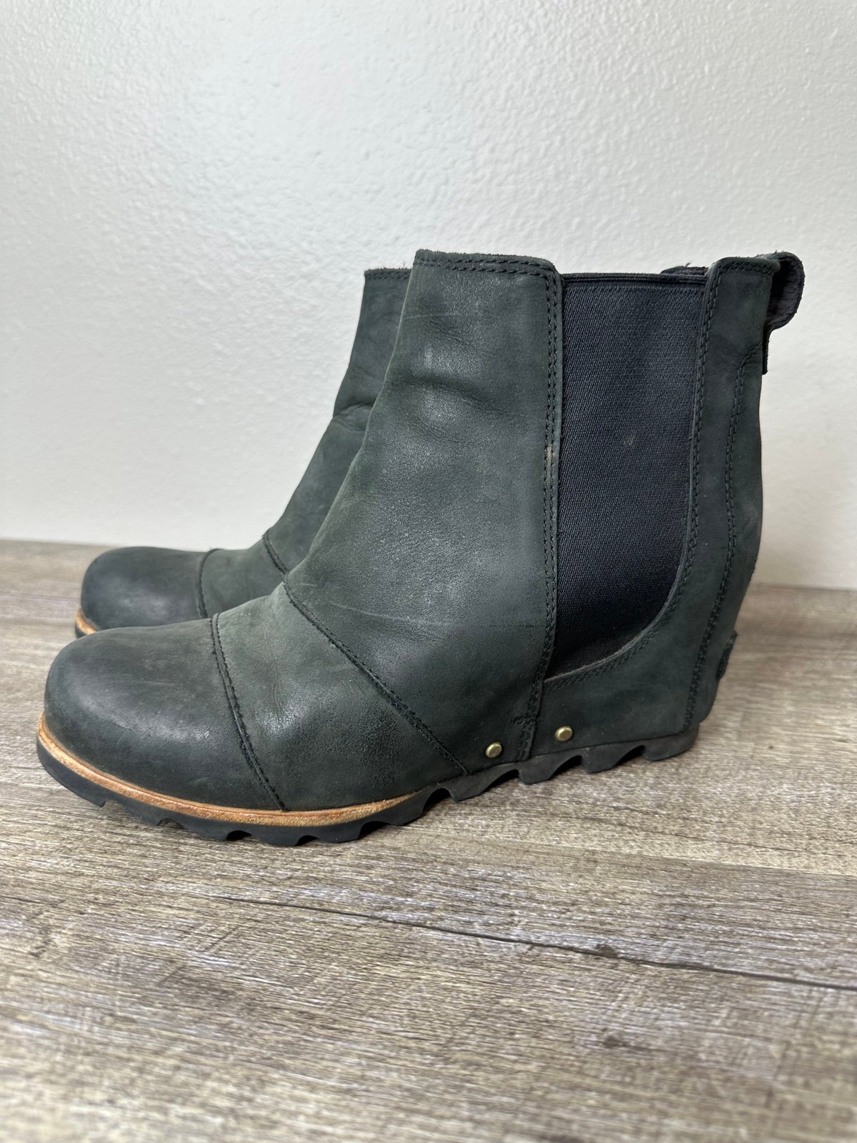 Sorel Joan of Arctic Wedge II Chelsea Boots Waterproof Black Leather Womens 8.5