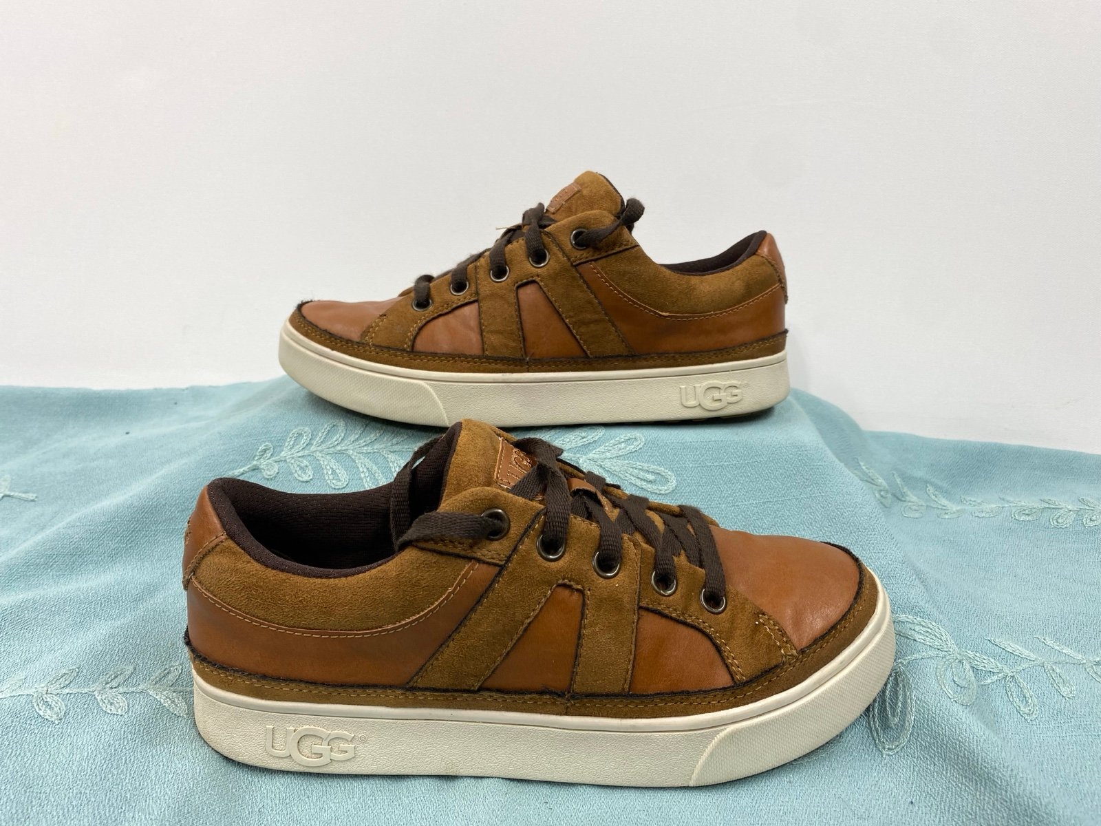 UGG Australia Boys Marcus Leather & Suede Sneakers | Size 4 | Brown/Tan