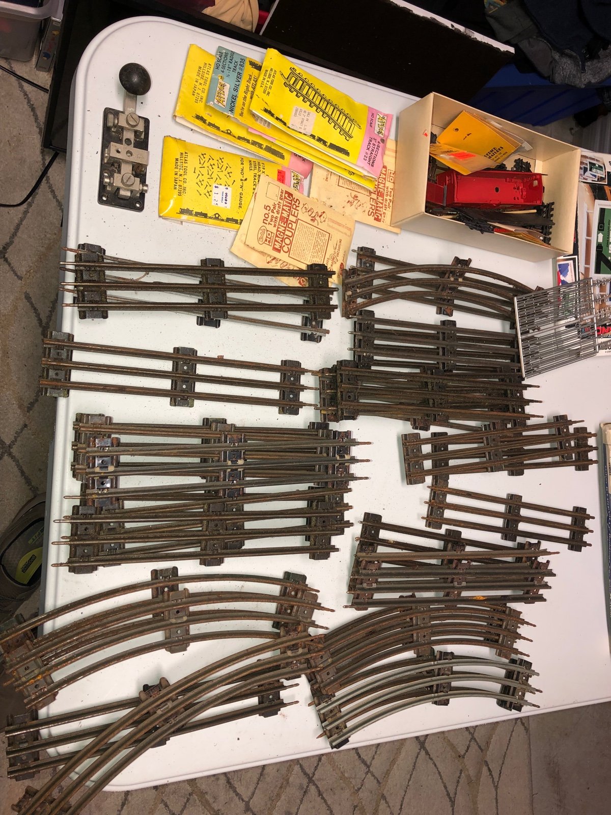 Huge Vintage Lionel Lot of 35 pieces O Gauge Track , Billboards, Water Tower .