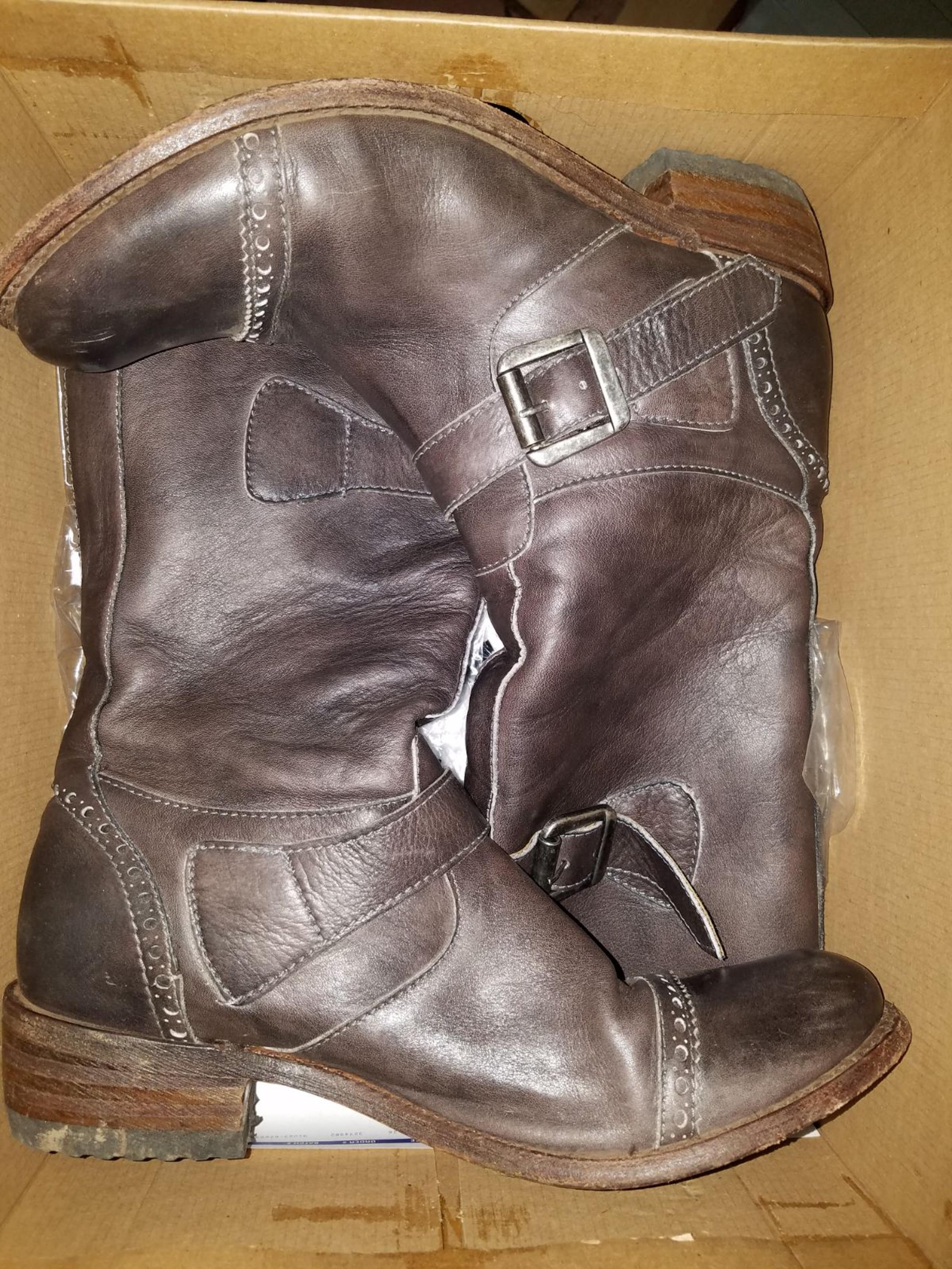 Women's boots size 11