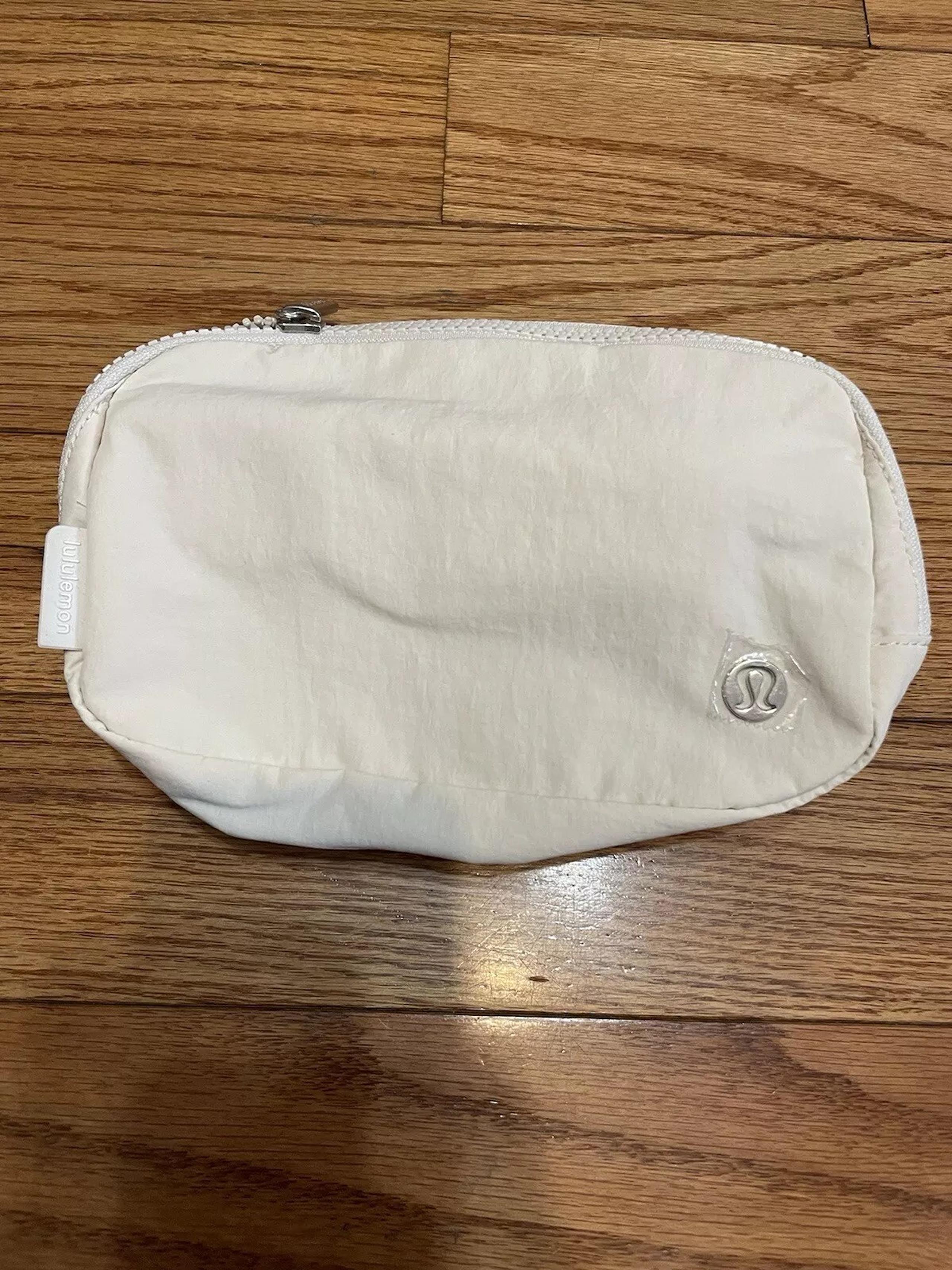 Lululemon Everywhere Belt Bag Gym Waist Pack 1L Vapor Gold White Unisex NWT