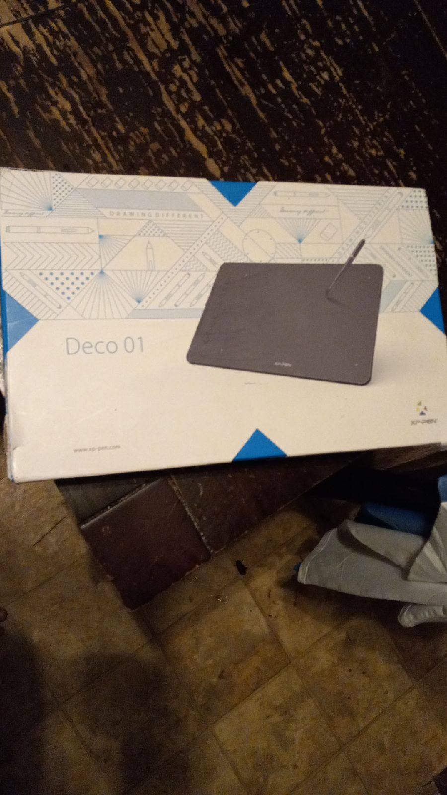 I'm selling an Xp pen deco 01 drawing tablet