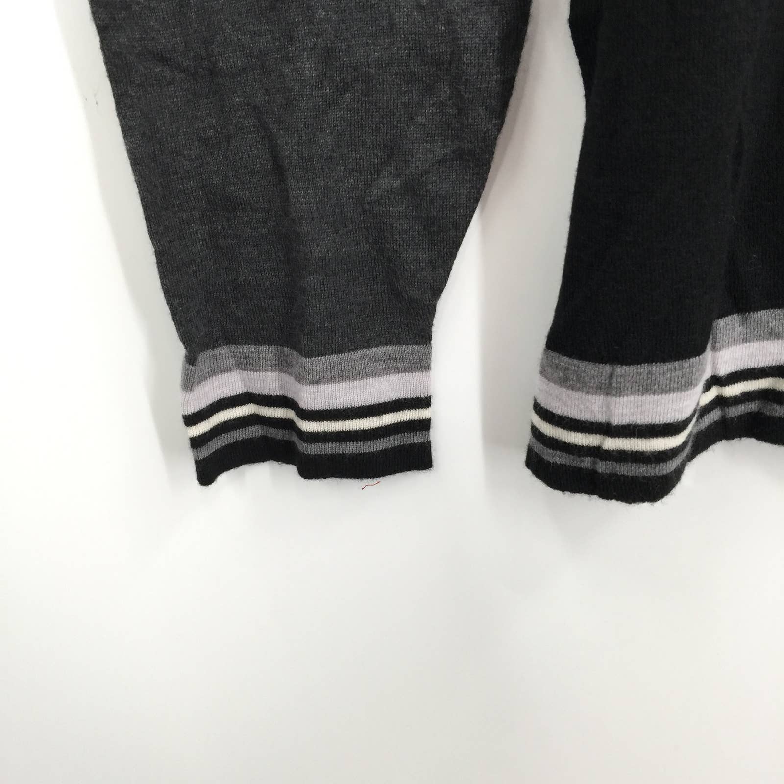 Good Man shops Brand Colorblock Raglan 100% Merino Wool Sweater Black/Gray SZ XX-Large