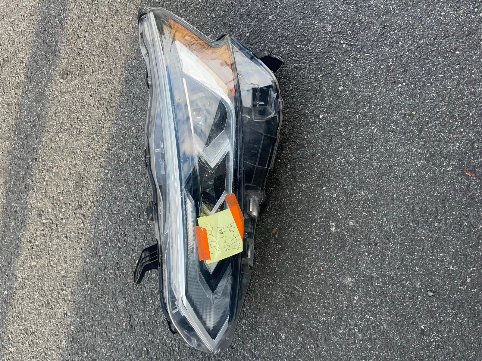 2020 Nissan Altima headlight