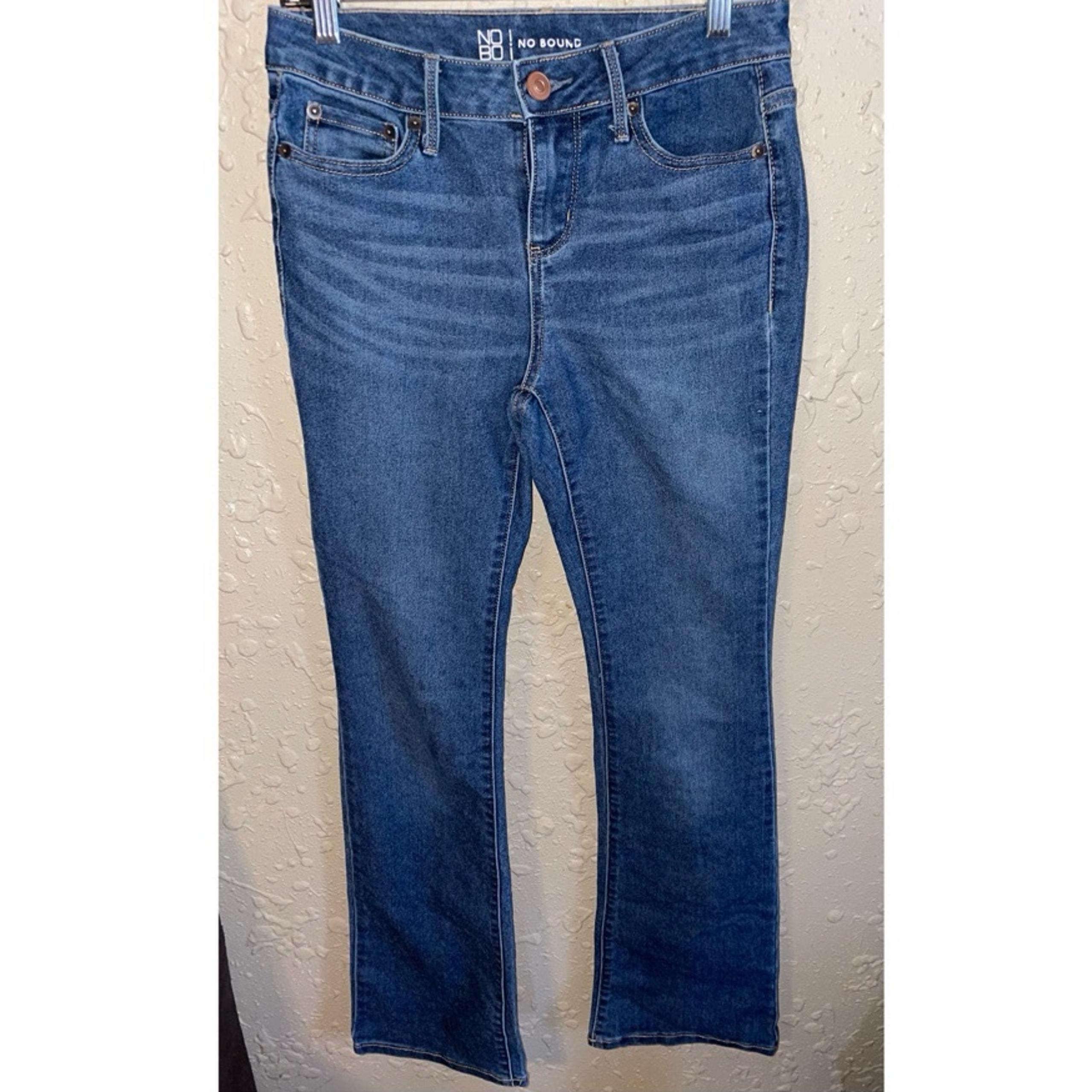 Womens No Boundaries Bootcut Jeans (1)