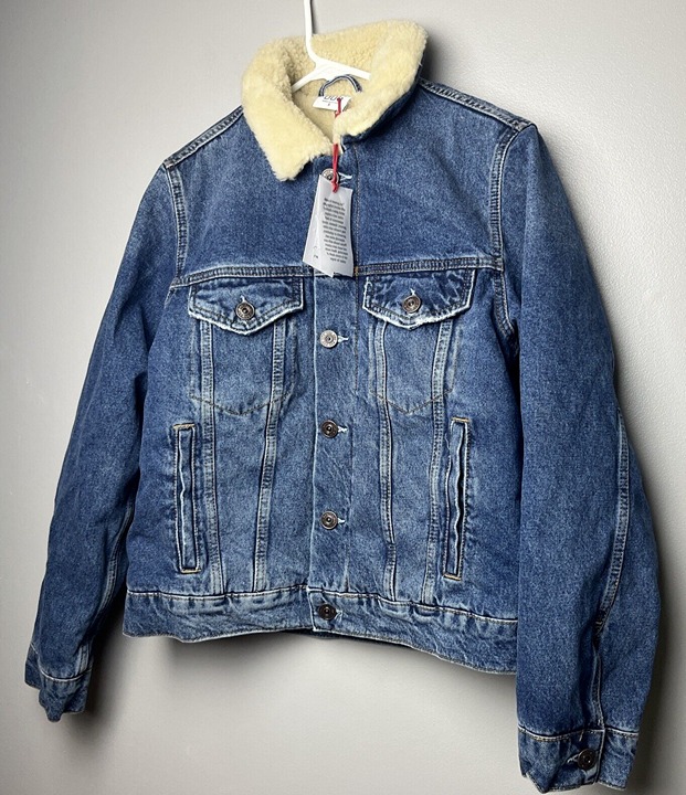 Urban outfitters best sale levis sherpa jacket