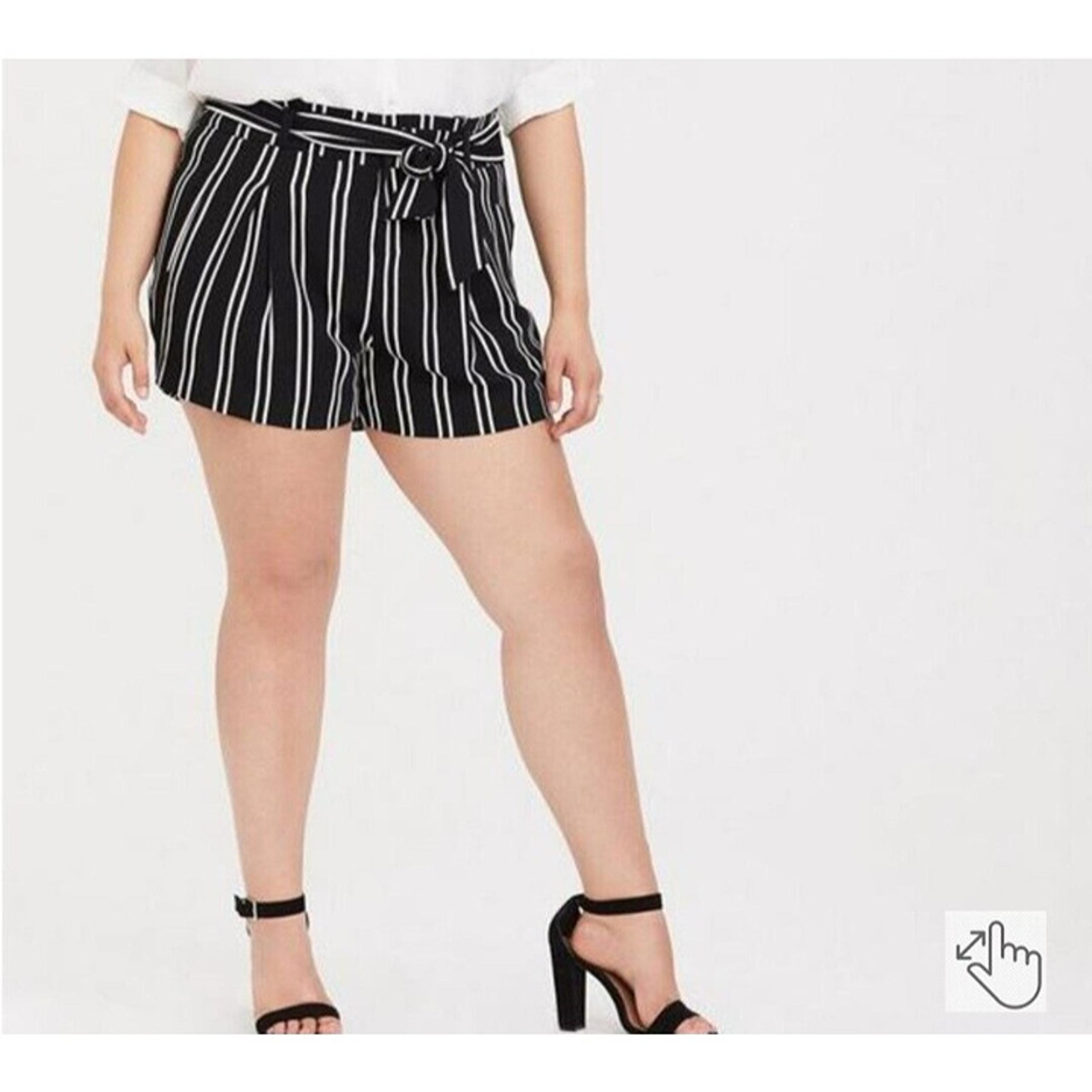Torrid Black White Striped Shorts Womens High Rise Tie  Front Belt Pockets Sz 14