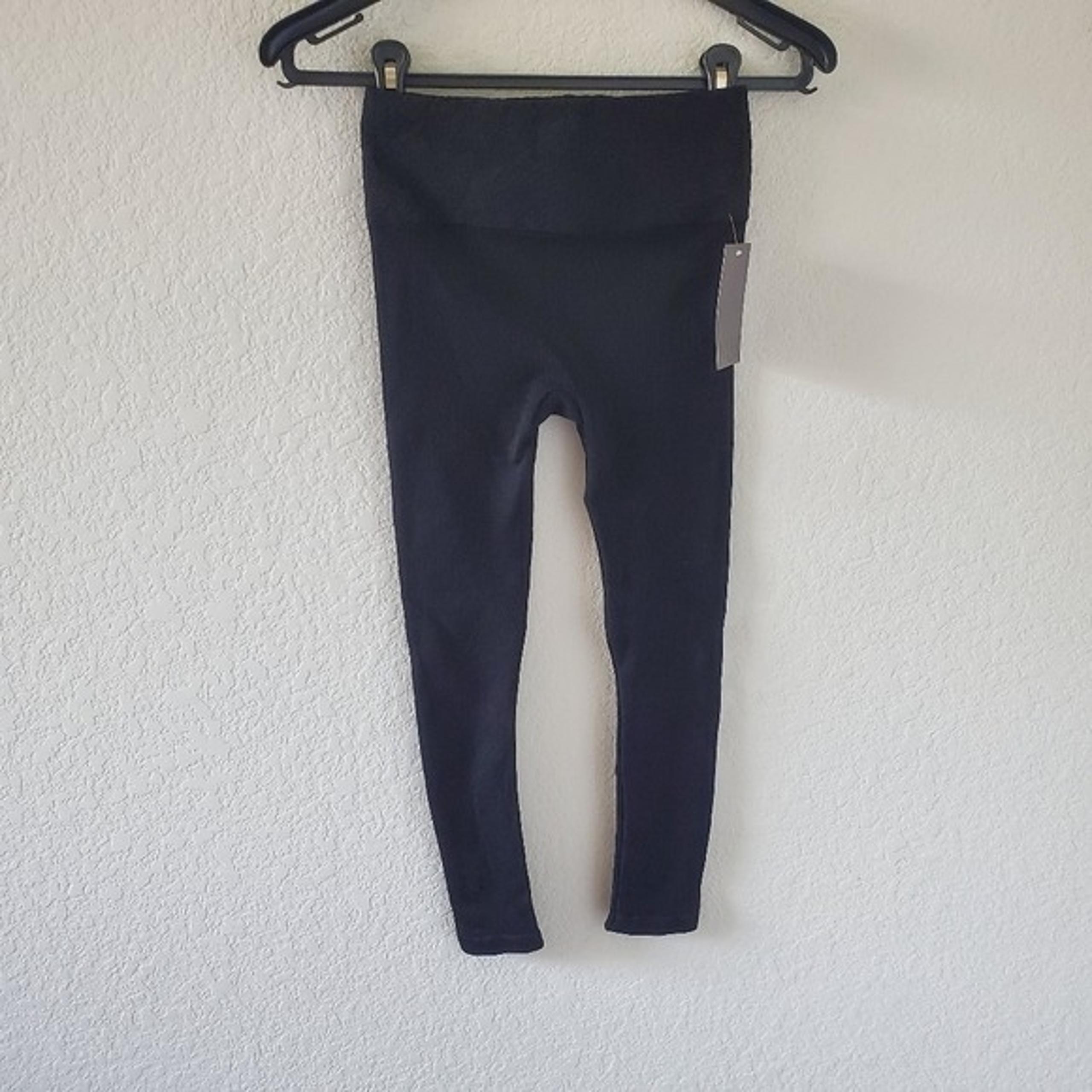 NUX textured capri leggings NWT