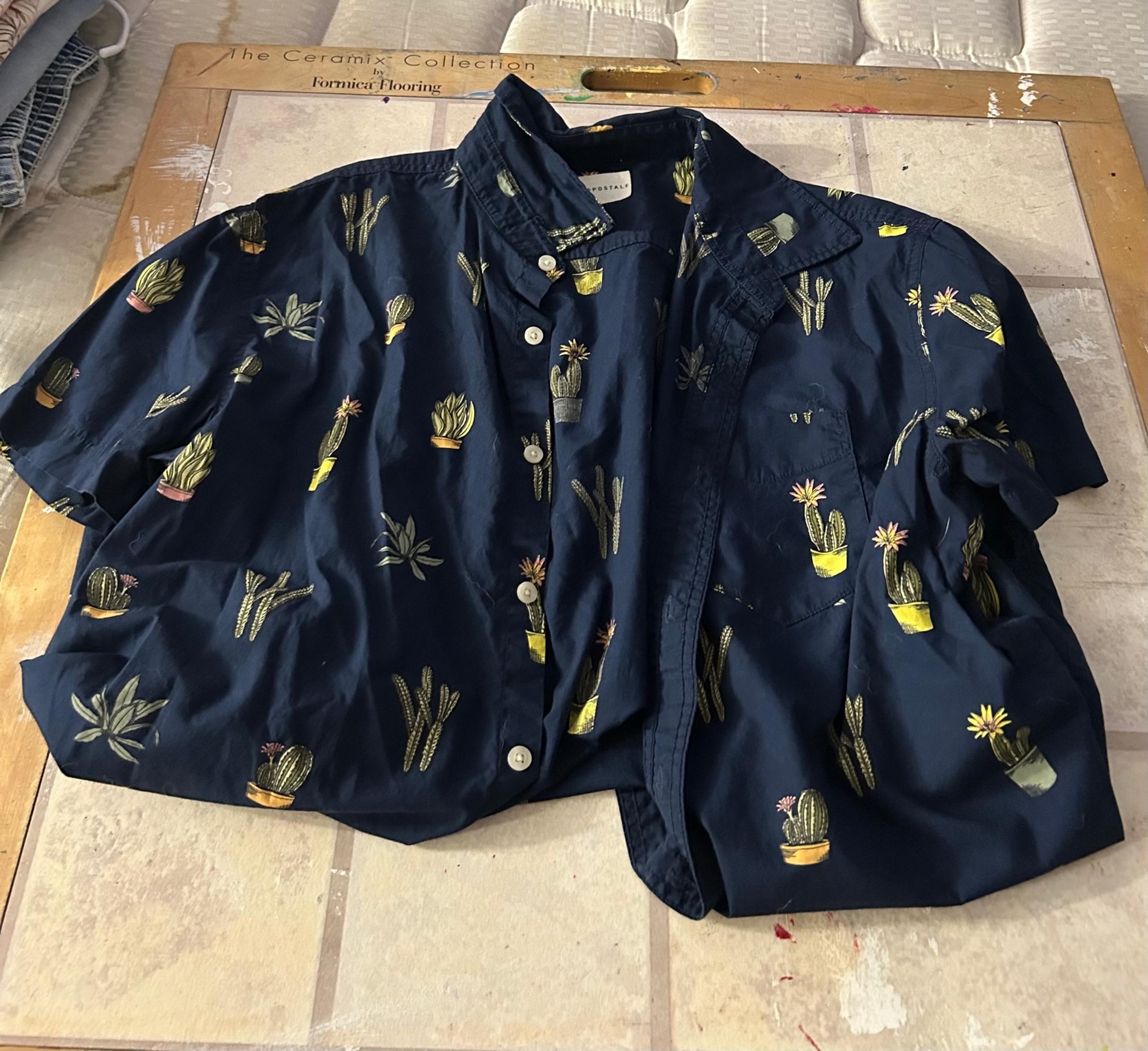 Men's Aeropostale Cactus Pattern Button-Up Short Sleeve Shirt Medium