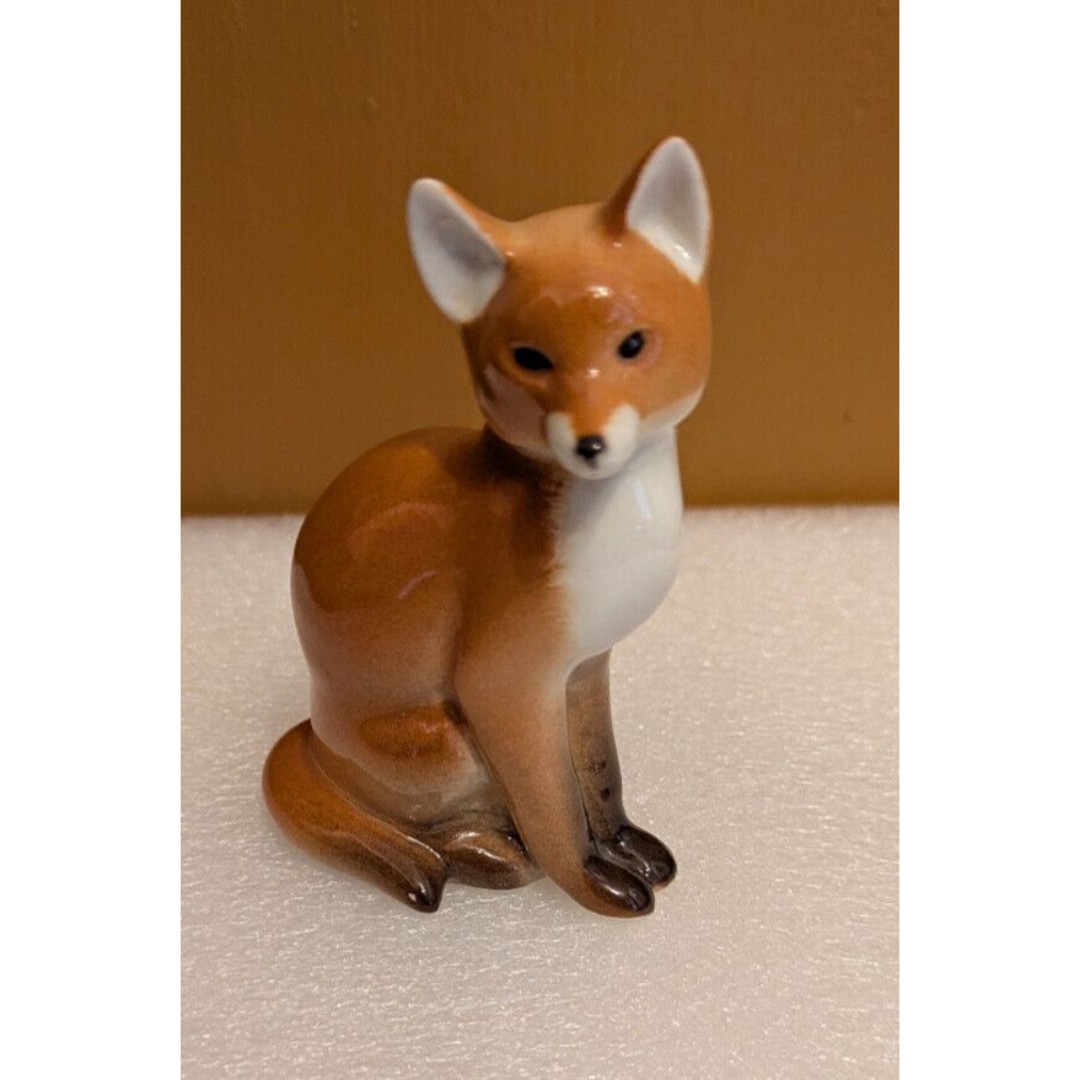 Lomonosov Sitting FOX - Porcelain 4.5 Figurine Animal - USSR Russia Soviet