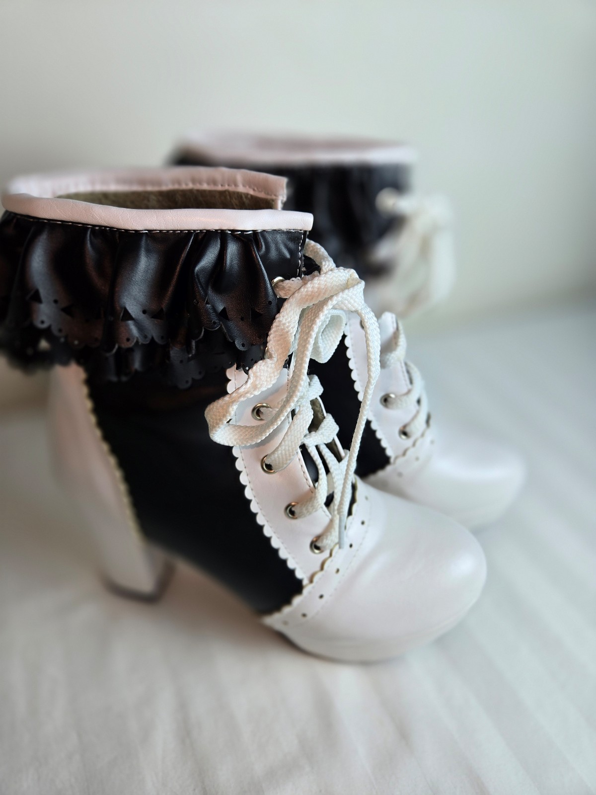 Womans Lolita sweet lace up platform ankle boots. Size 7