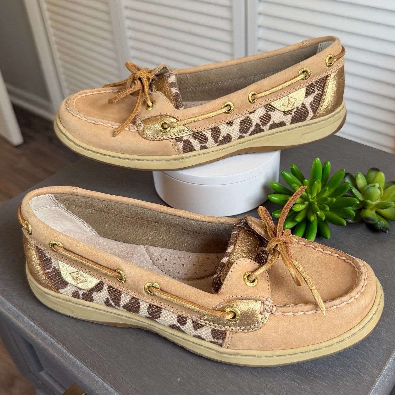 Sperry Topsider Giraffe Print Gold Accent Boat Shoes Loafers