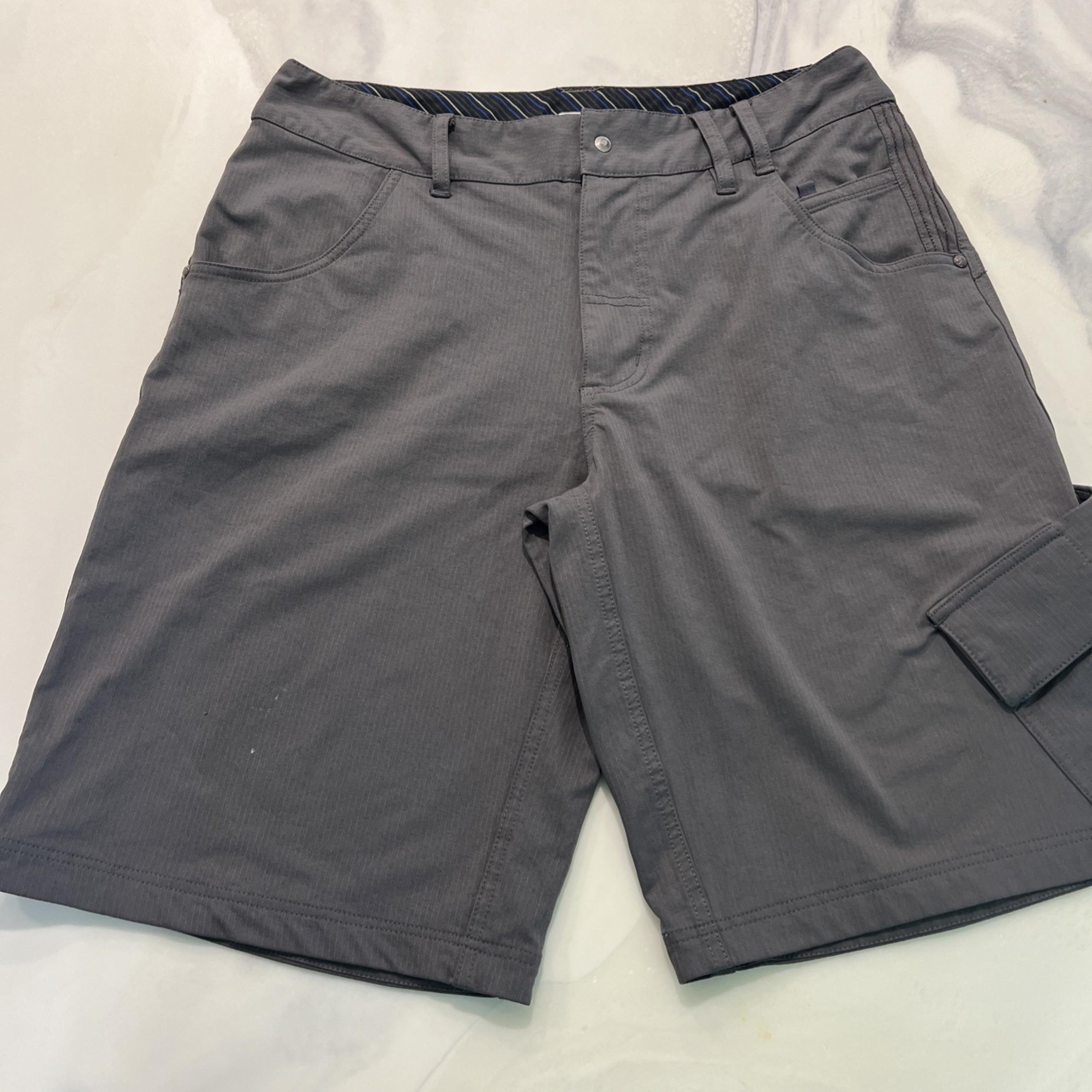 Lululemon Athletica Shorts Mens 34 Slate Brown Wet Dry Warm Cargo Pocket