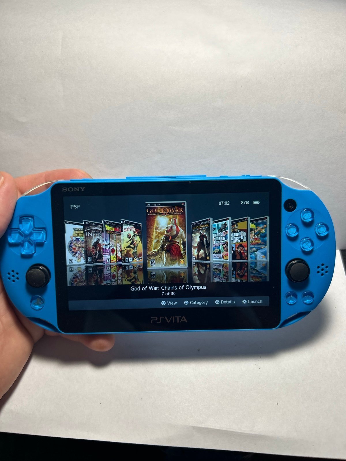 PsVita Sony COMES WITH EVERYTHING YOU NEED AND MORE