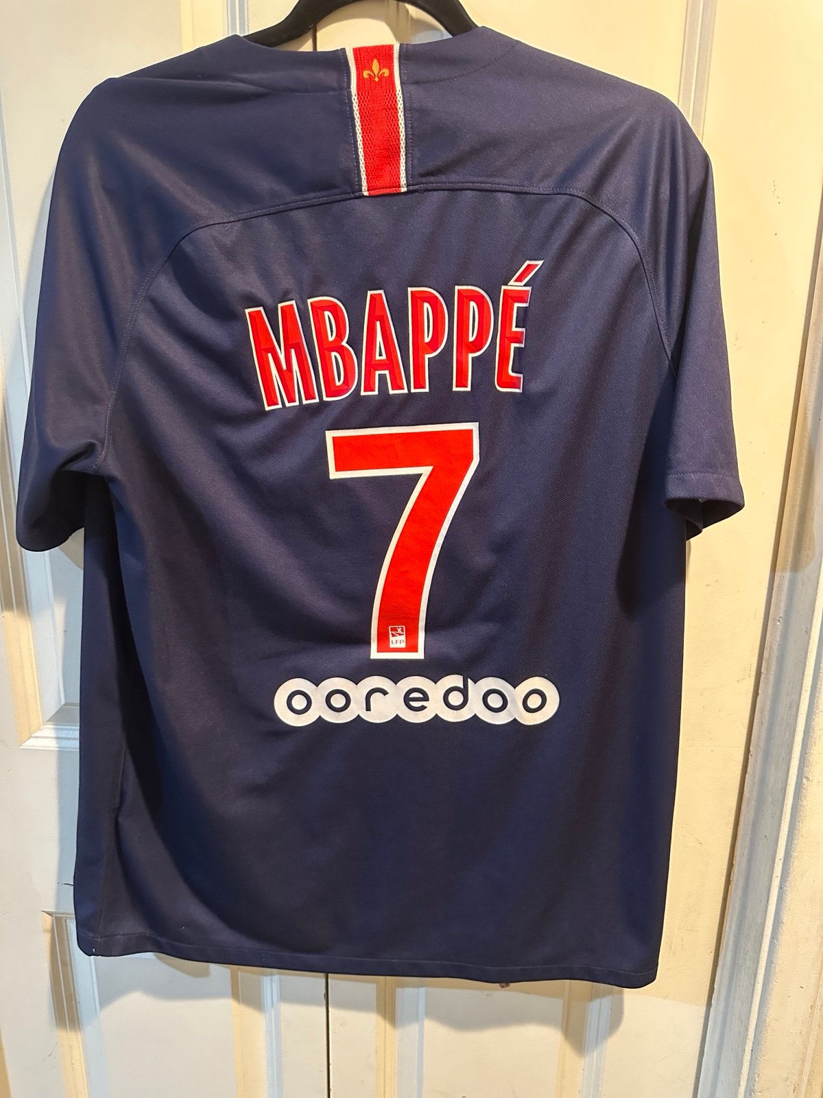 Mbappe #7 Paris Saint Germain home soccer Jersey Men’s size Large
