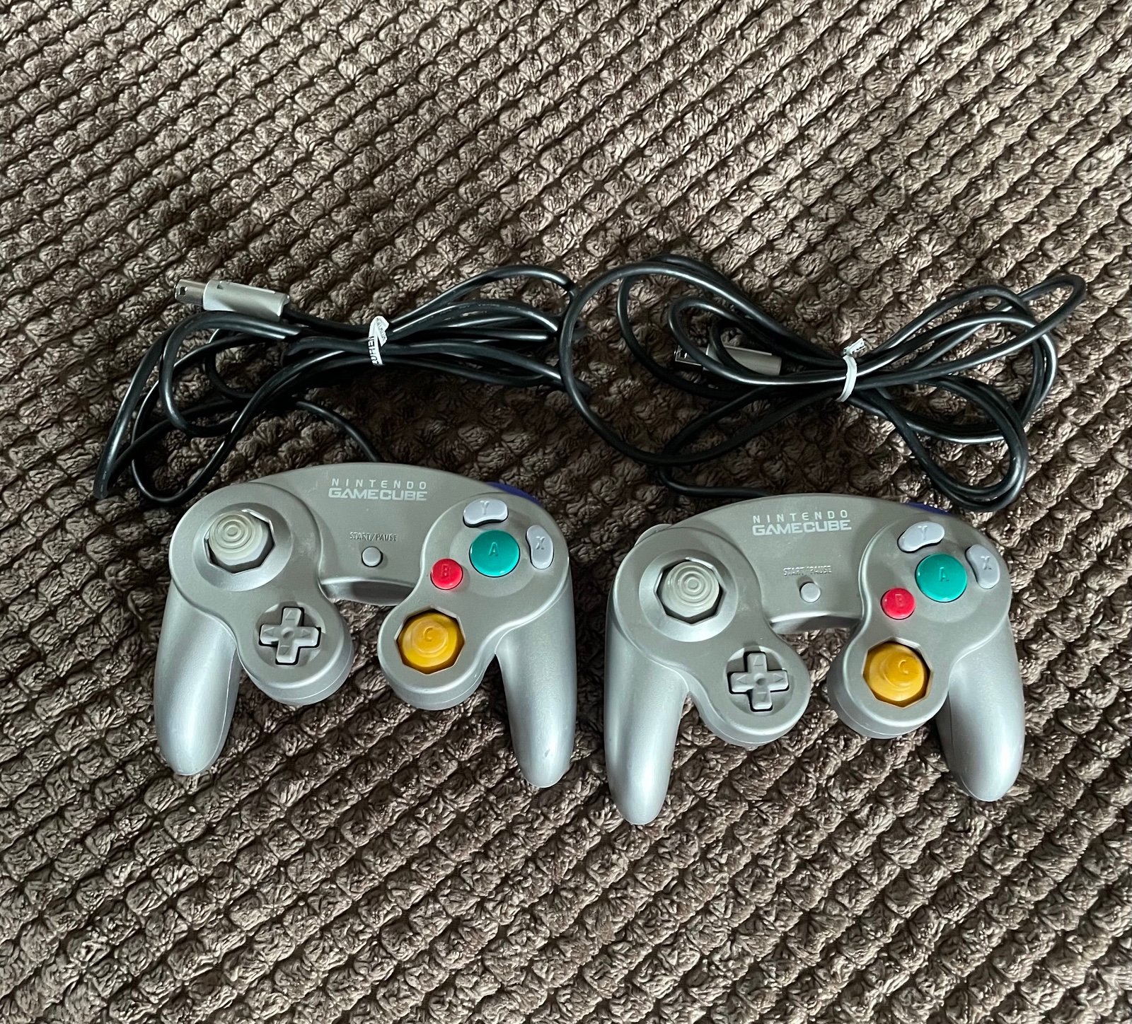 Nintendo GameCube Controller DOL-003 - Platinum Silver - set of 2