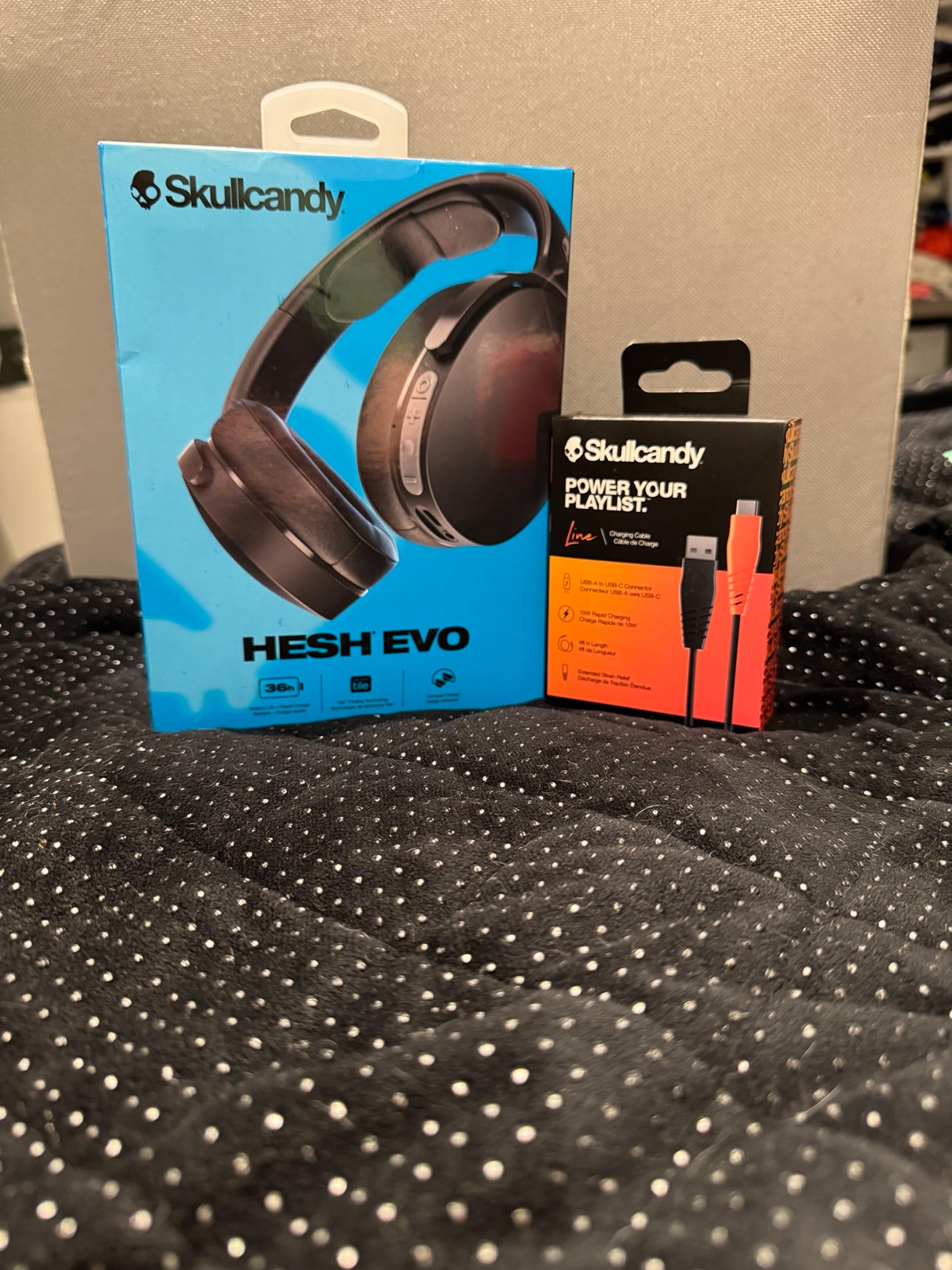 Headphones skull candy Hesh Evo and charging cord combo