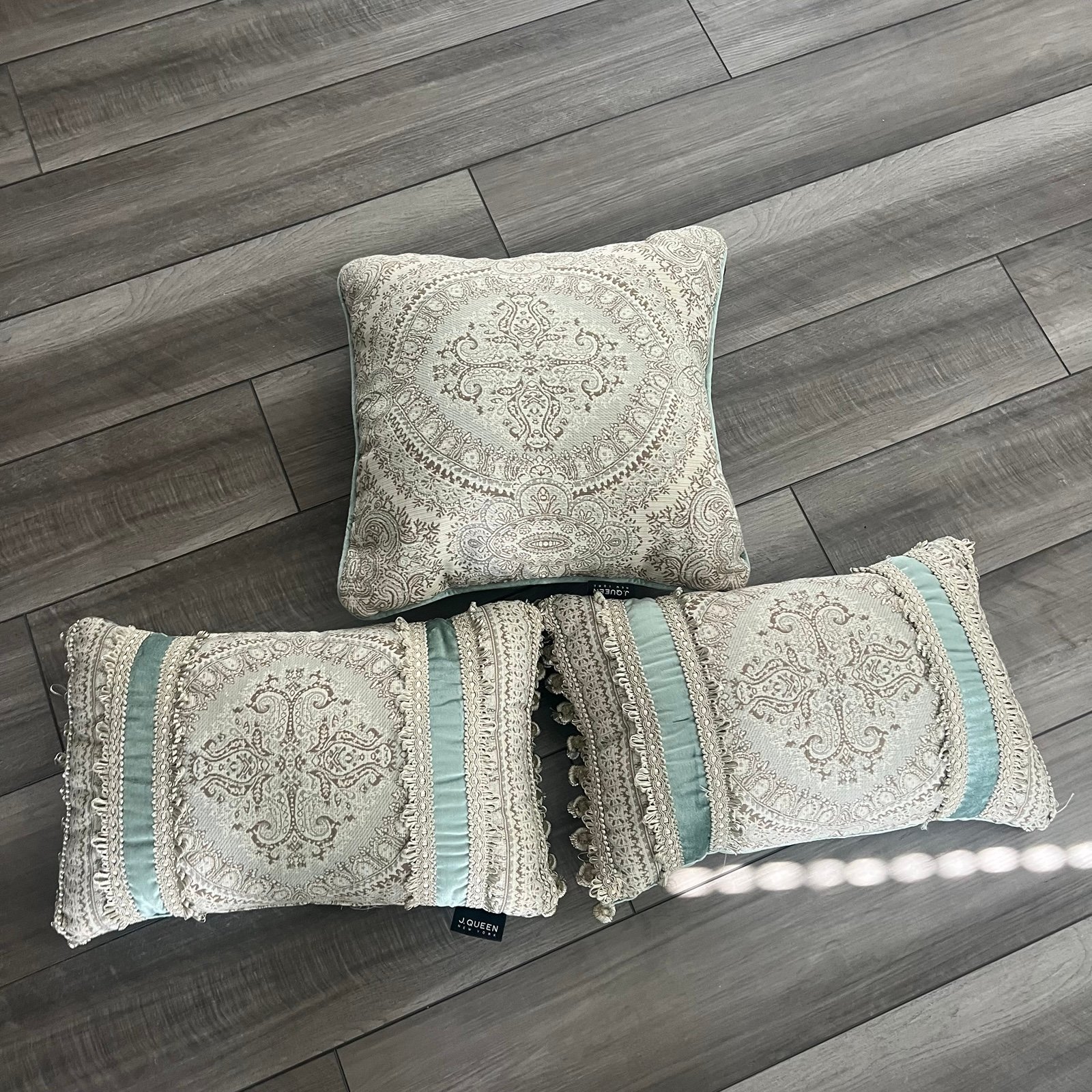 Accent pillows