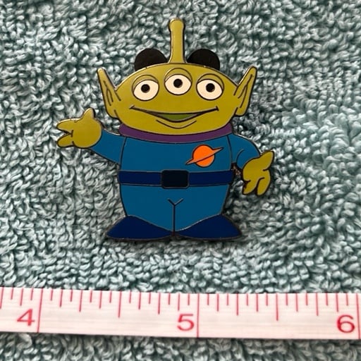 ⭐️ RARE ⭐️ Disney Parks Toy Story Alien metal trading pin