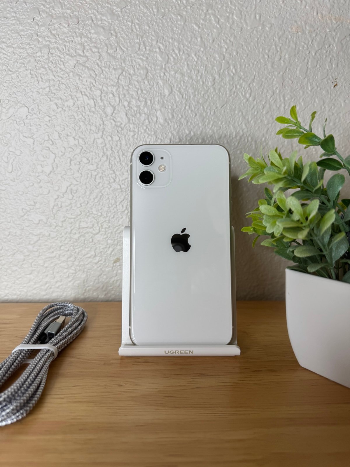 Apple iPhone 11 128GB in White for Verizon