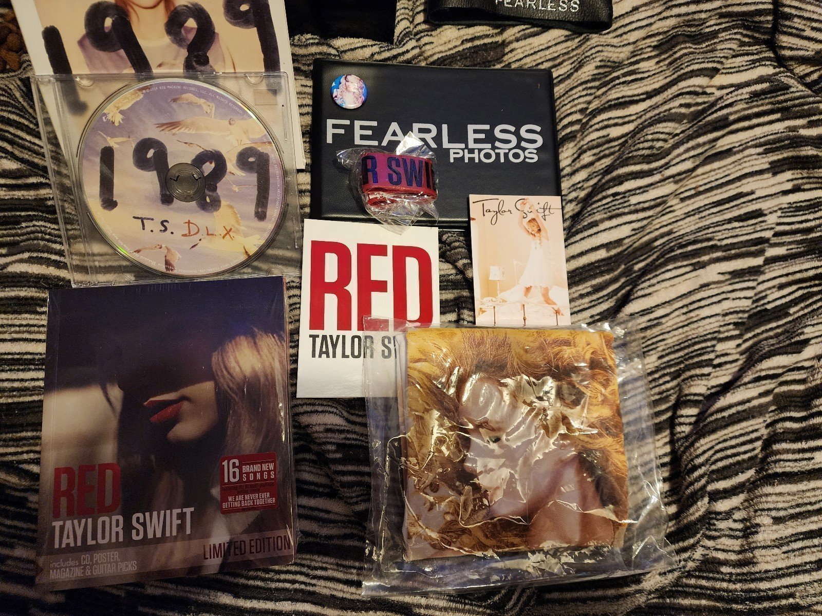 Taylor Swift collectors box cd and more huge lot Rare