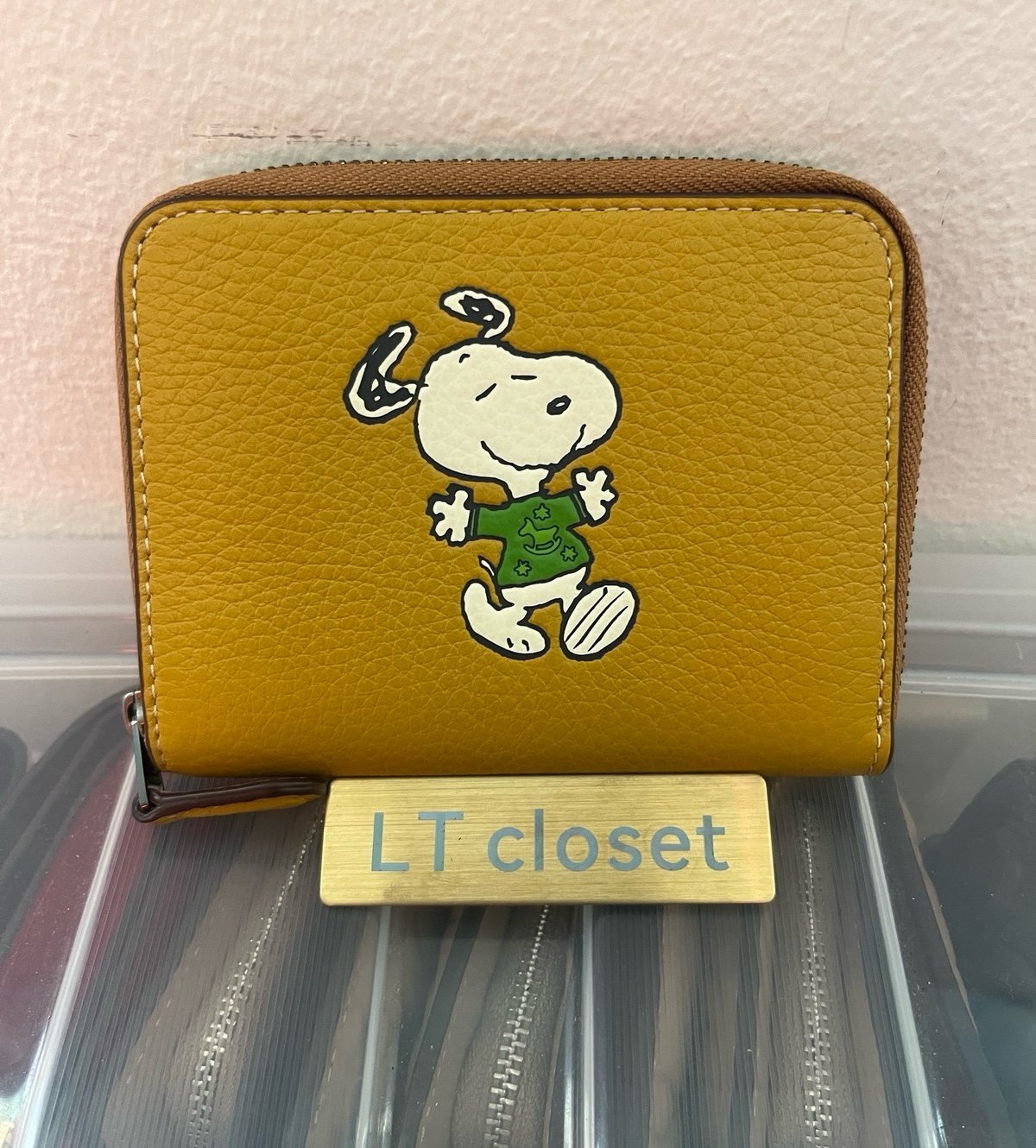 New COACH X PEANUTS SMALL ZIP AROUND WALLET WITH SNOOPY WALK MOTIF CE869