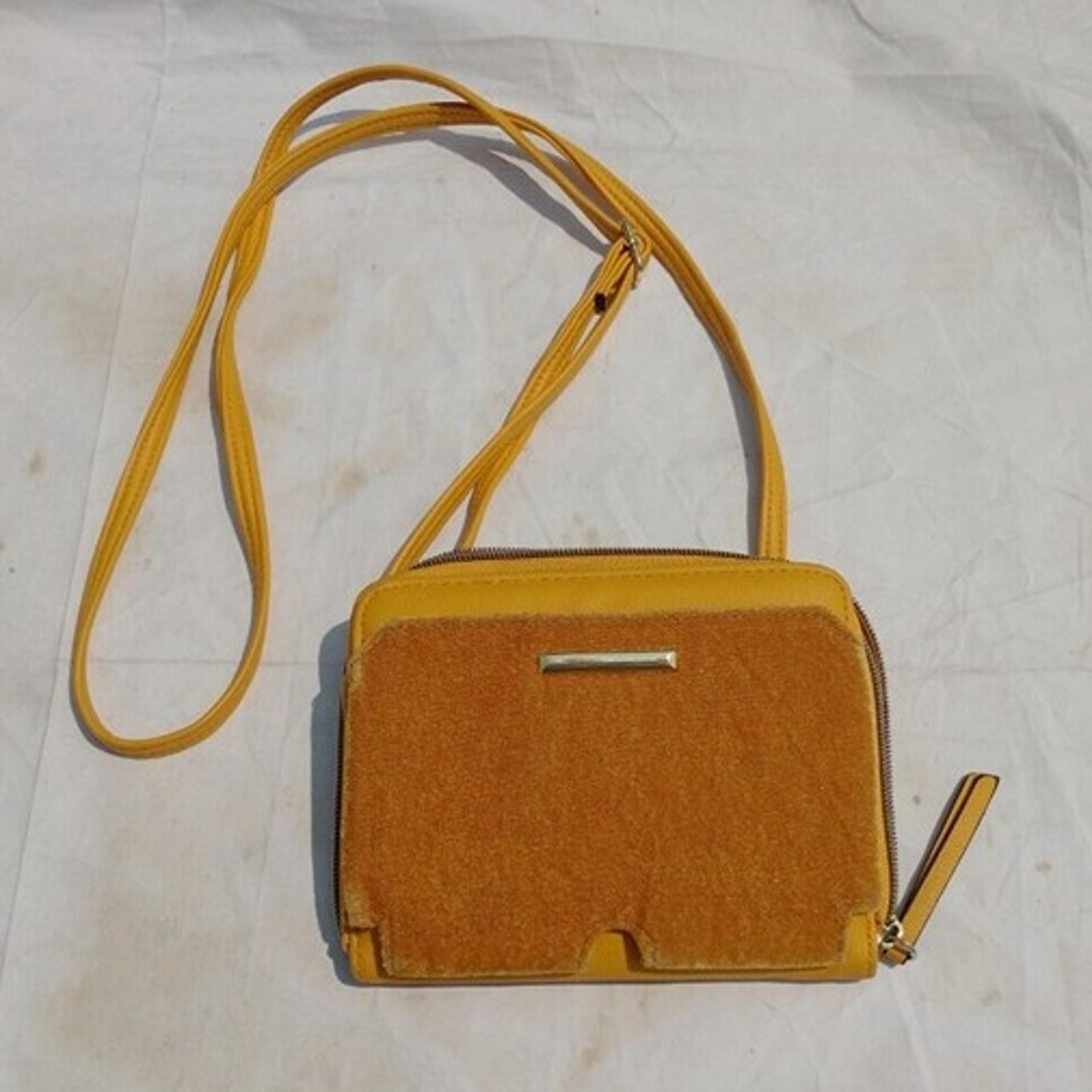 No Boundaries Wallet Oro Gold Velvet Zip Around Crossbody Bag