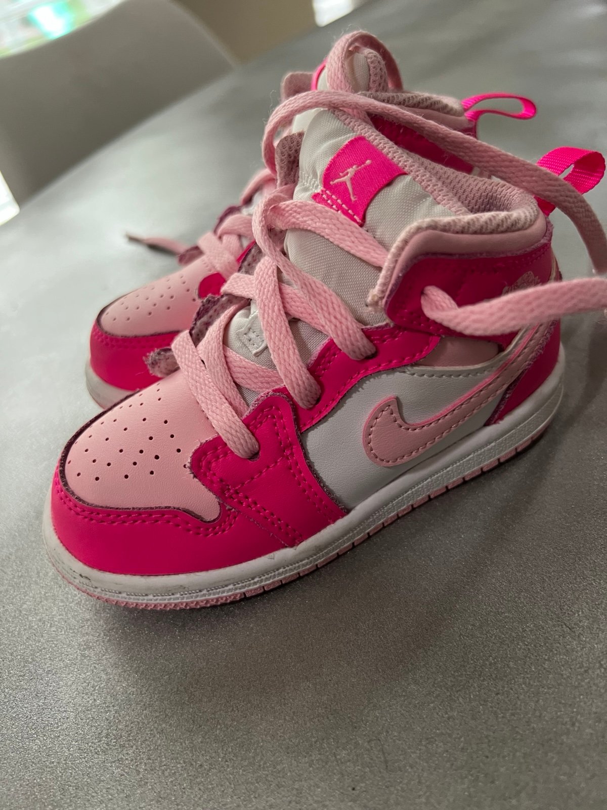 Pink Nike Jordans Child size 7C vGUc