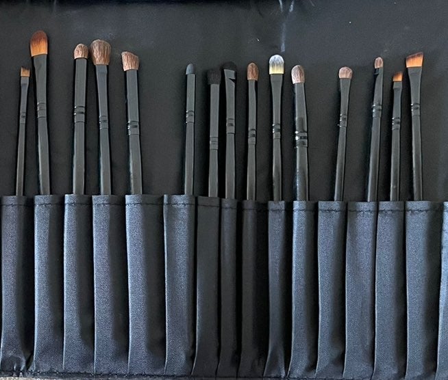 Professional makeup brush set