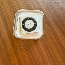 iPod Shuffle 4th gen in box with charger 2GB (opened)