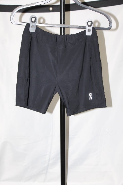 On Hybrid Performance Running Shorts. Sz. S