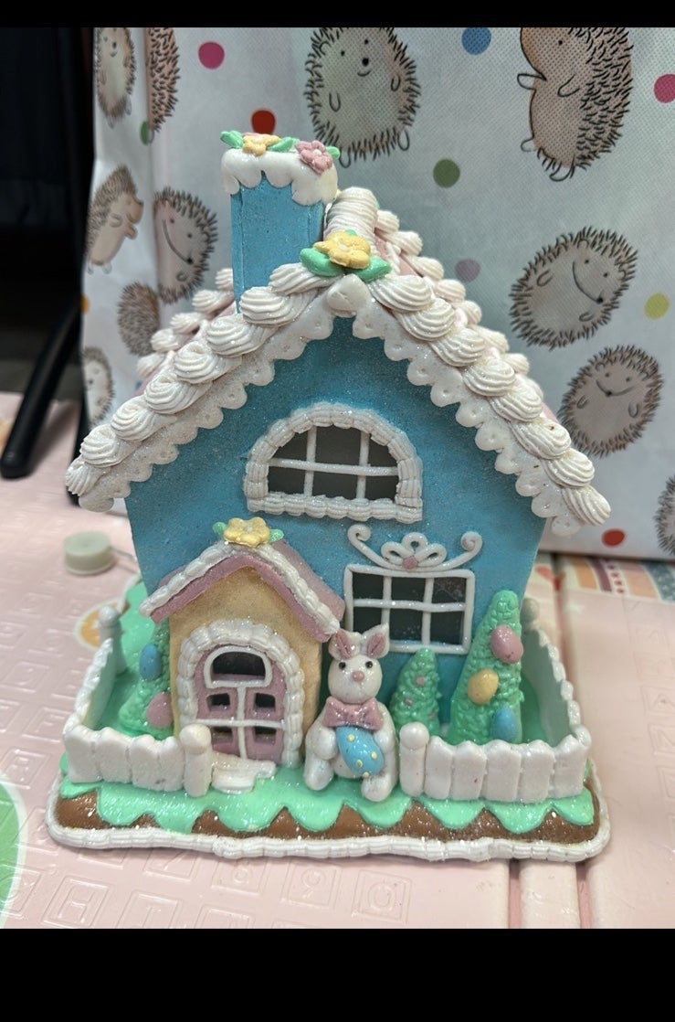 EASTER ADORABLE GINGERBREAD HOUSE
