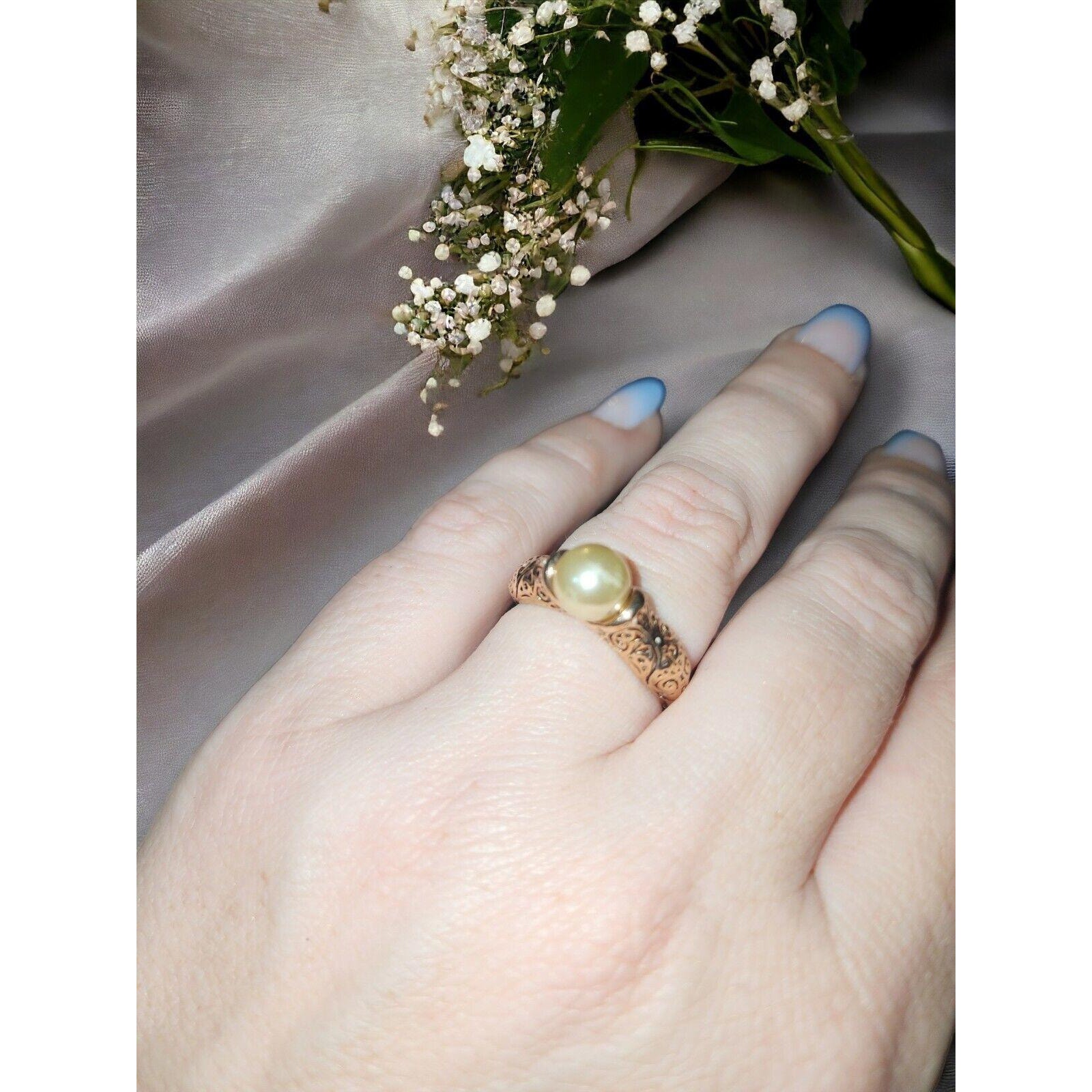 Vintage Elegant Pearl and Filigree Ring