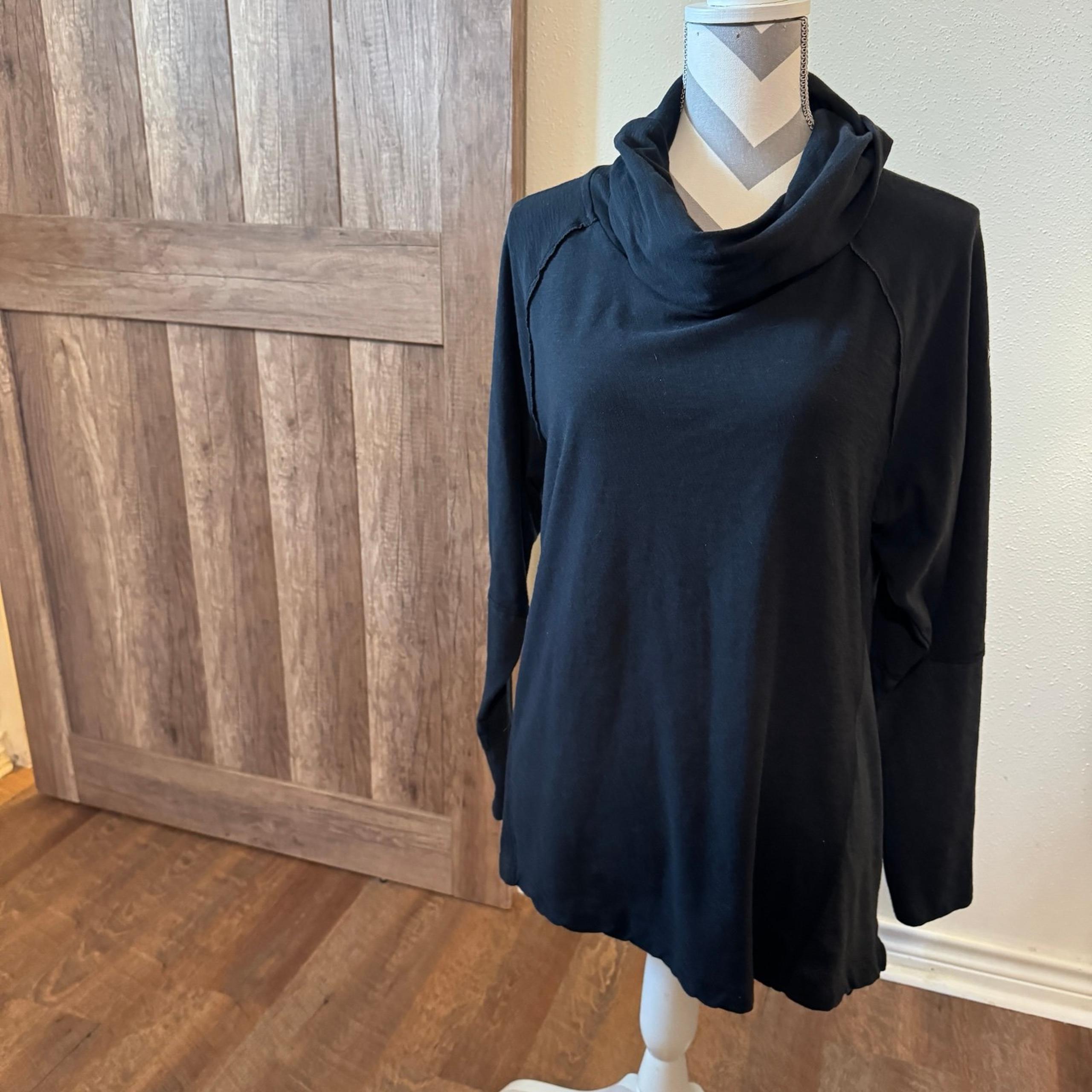 Columbia Women’s 1XL stretchy black pullover cowl neck performance shirt