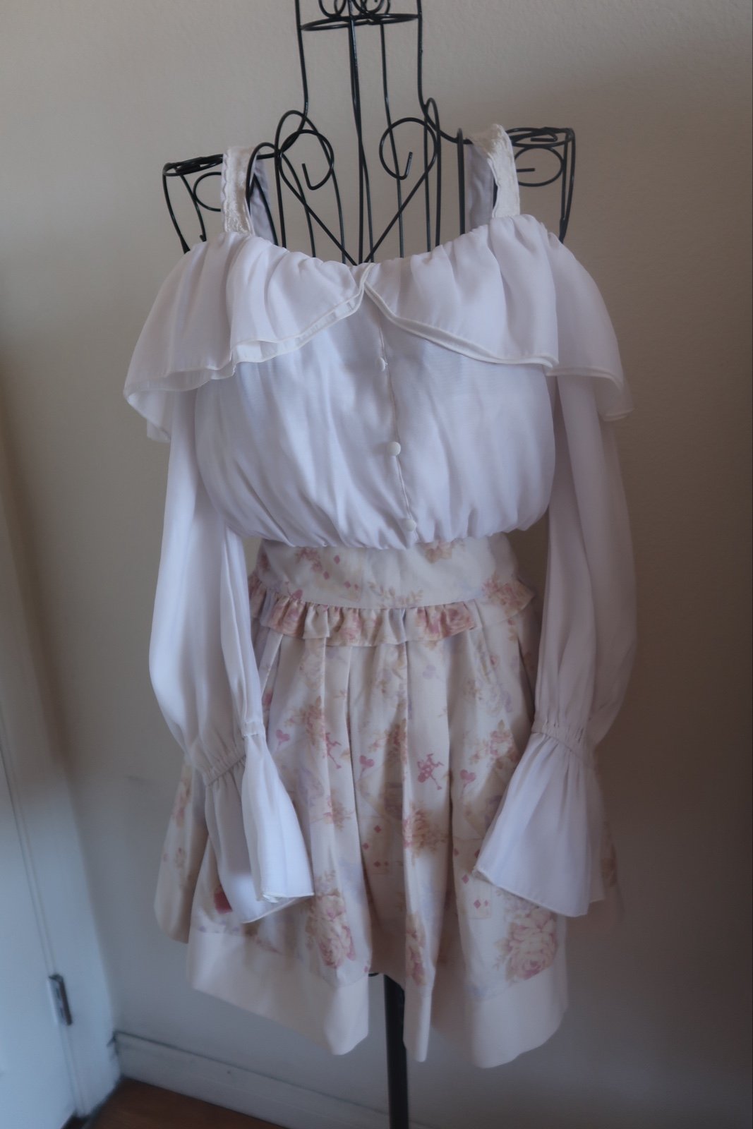 Liz Lisa Wonderland Rose Cards Bow Pink Beige Skirt Lolita