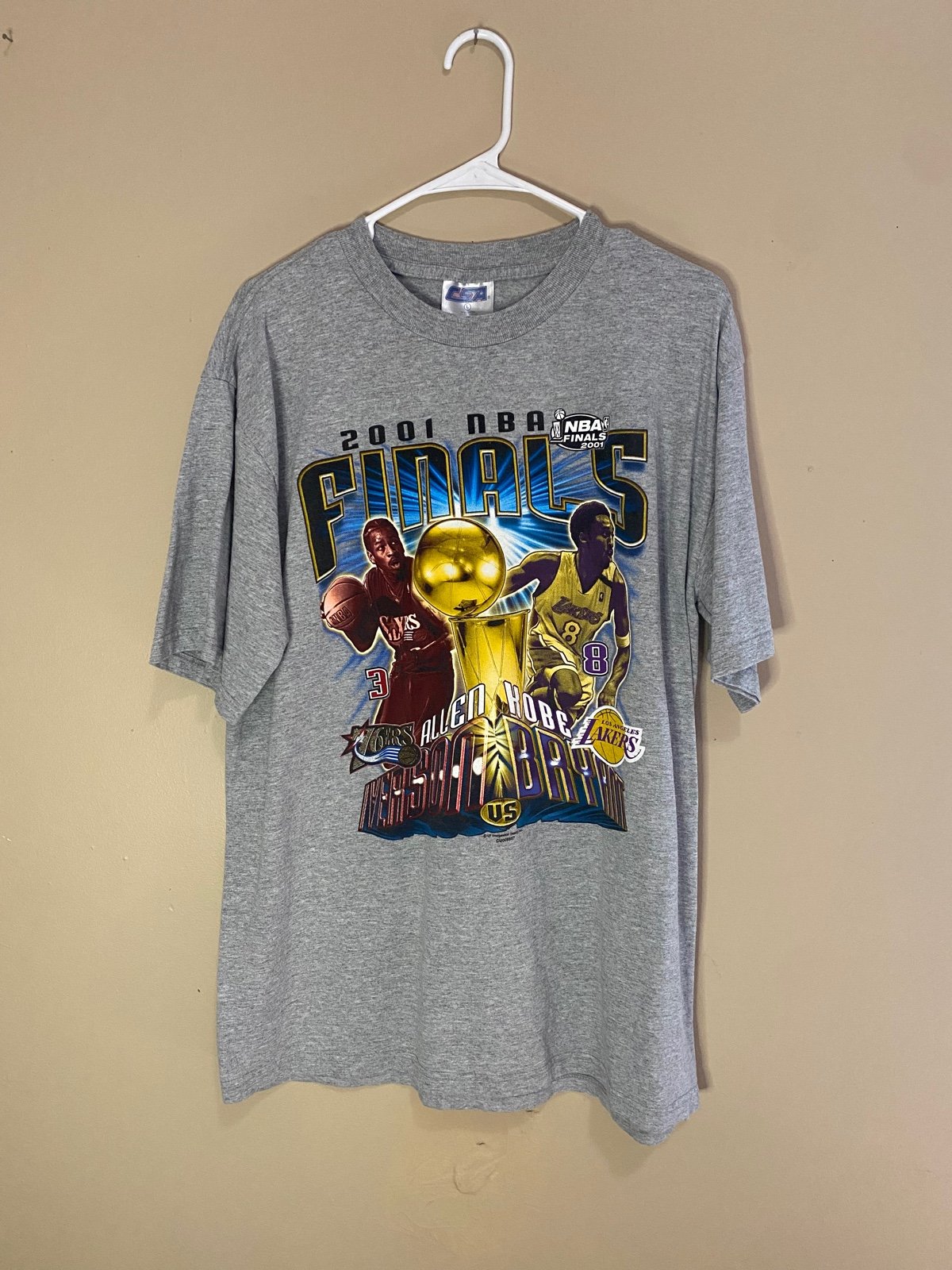 Vintage 2001 NBA Finals Kobe Bryant VS Allen Iverson T-Shirt Vintage 2001 NBA Finals Kobe Bryant VS Allen Iverson T-Shirt