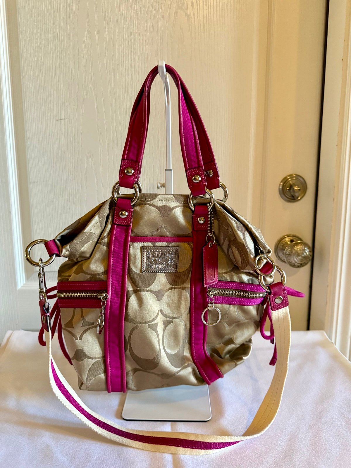 Coach Poppy Signature C