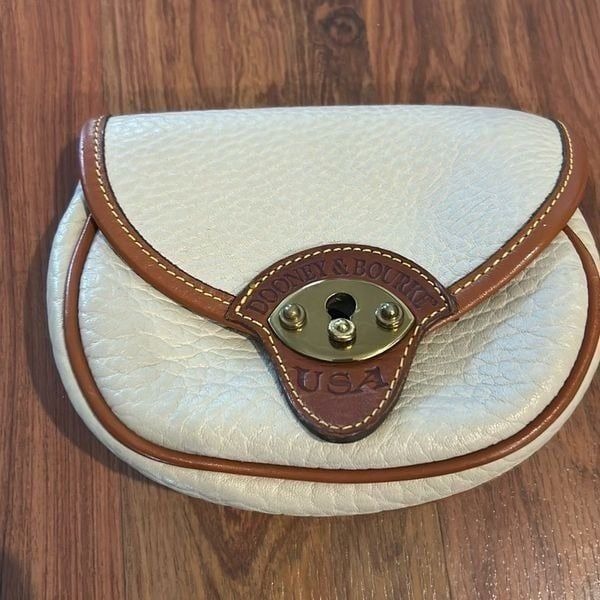 Dooney & Bourke Vintage classic handbag. Cream missing strap