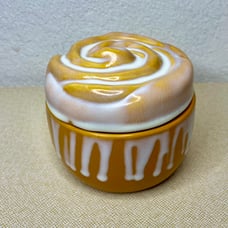 Frosted Cinnamon Roll Candle