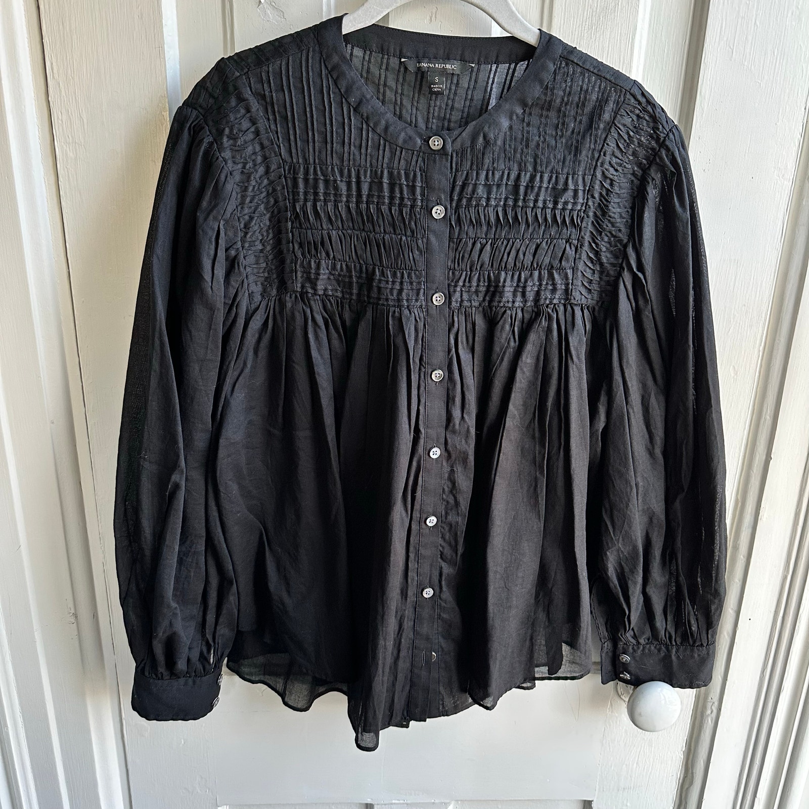 Banana Republic Pintuck Swing Top Black
