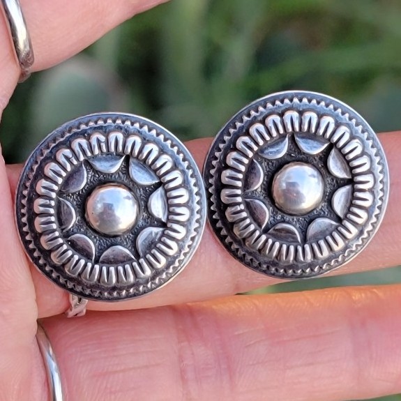Stunning vintage Carolyn Pollack ornate sunburst concho 925 sterling silver
