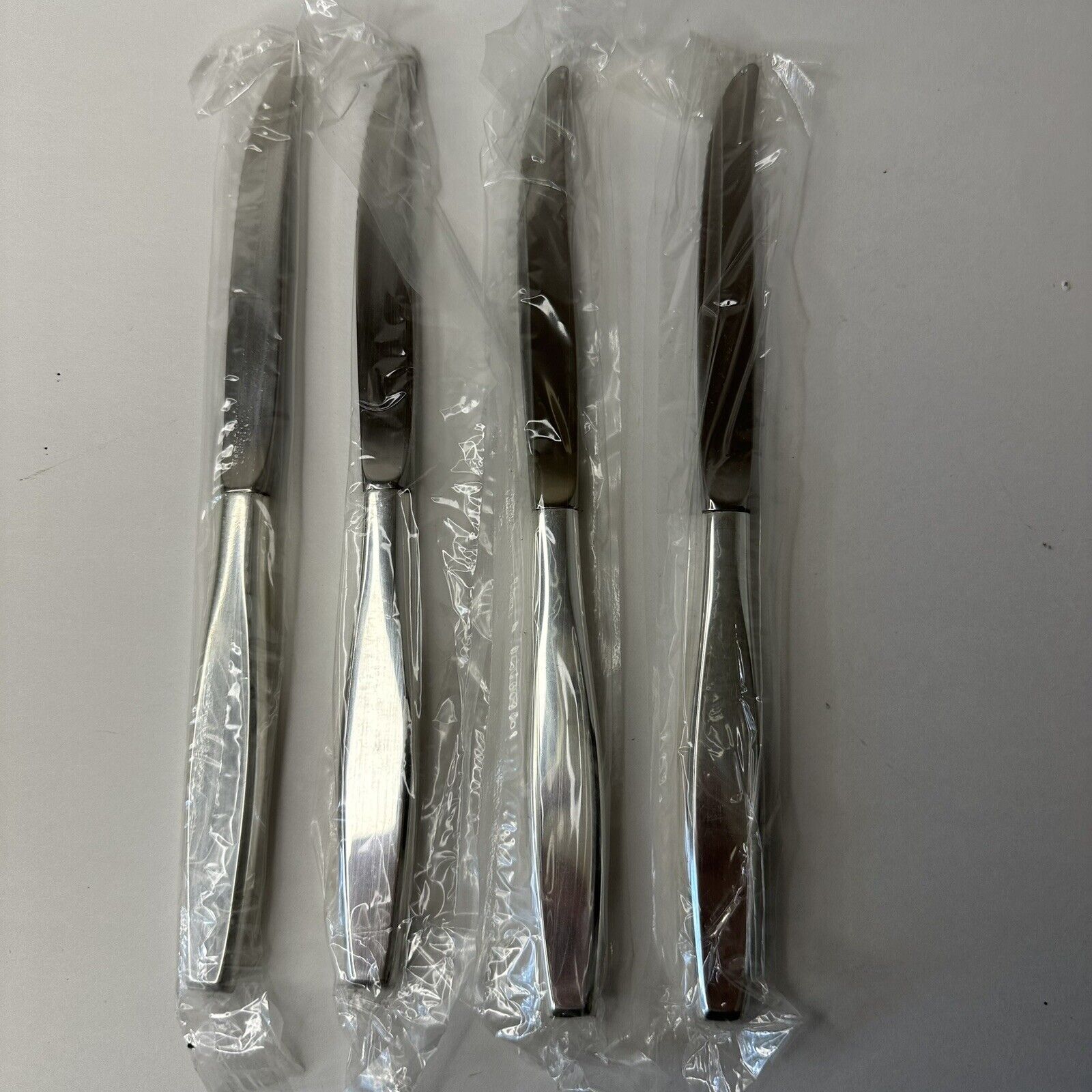 Oneida LTD Silver Smiths Envoy 374 Steak Knives Set of 4 flatware *No Marks NEW