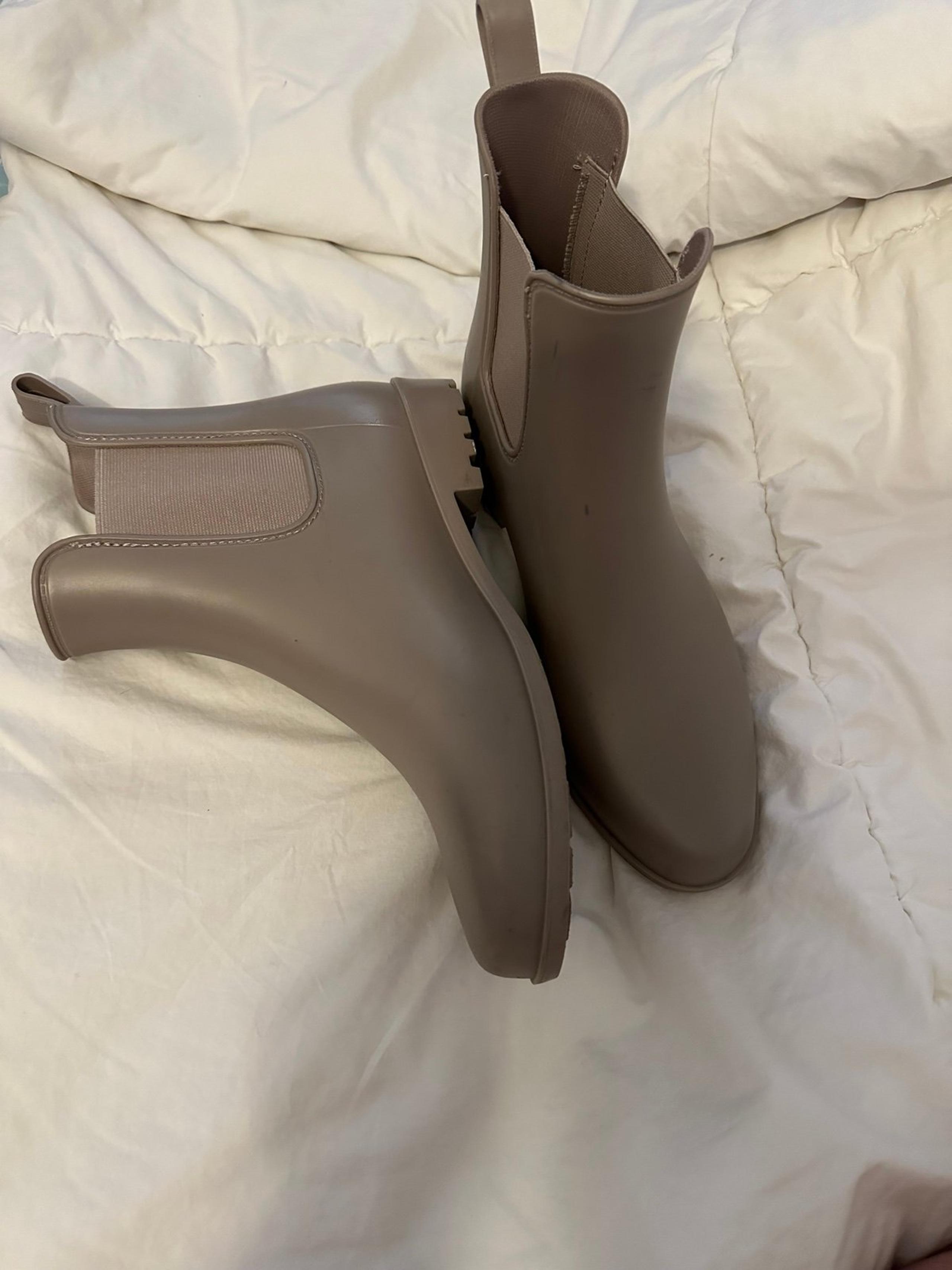 Target rain boots women (beige or grey)