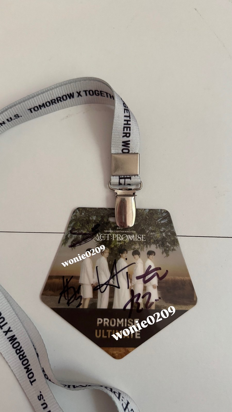 txt ot5 signed tour lanyard