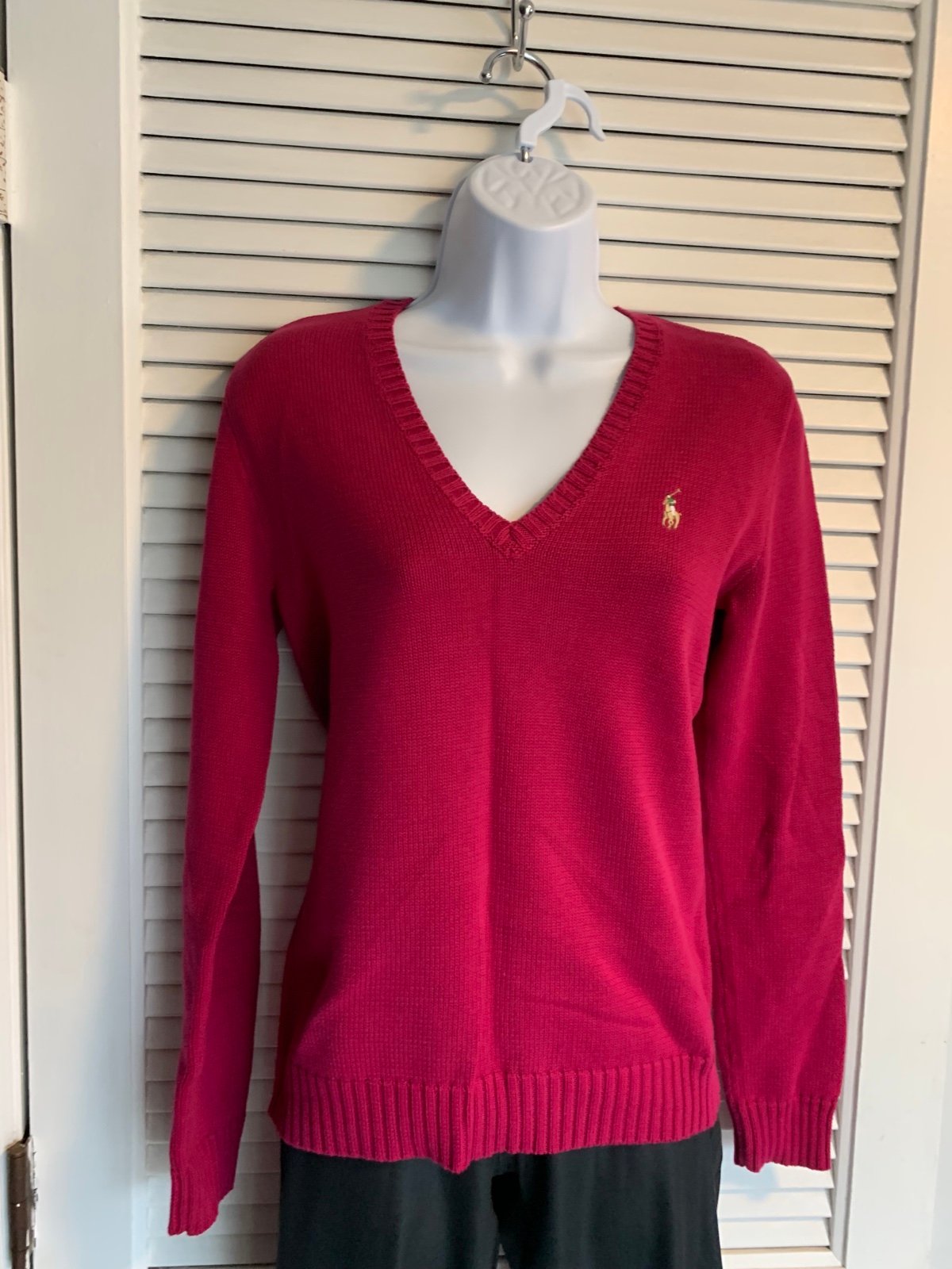 Ralph Lauren women’s magenta pink v-neck sweater size Medium