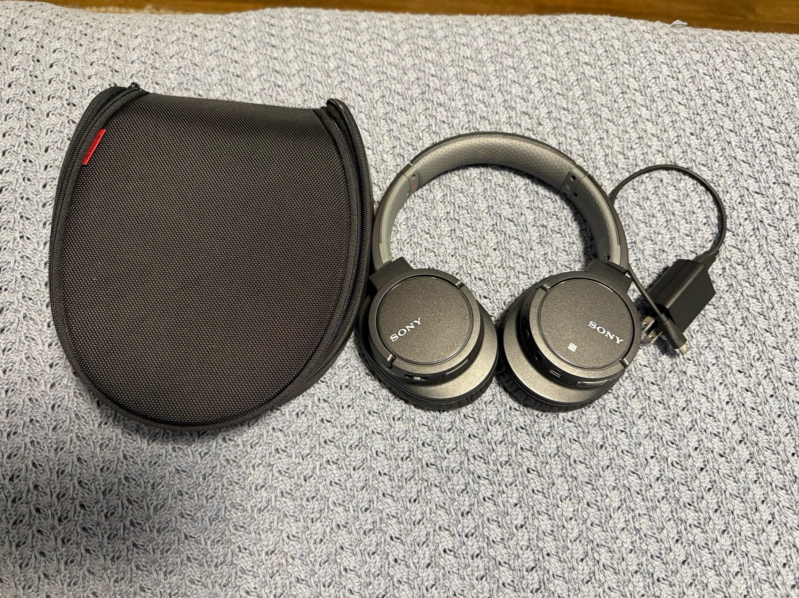 Sony MDR-ZX770BN noise cancelling headphones