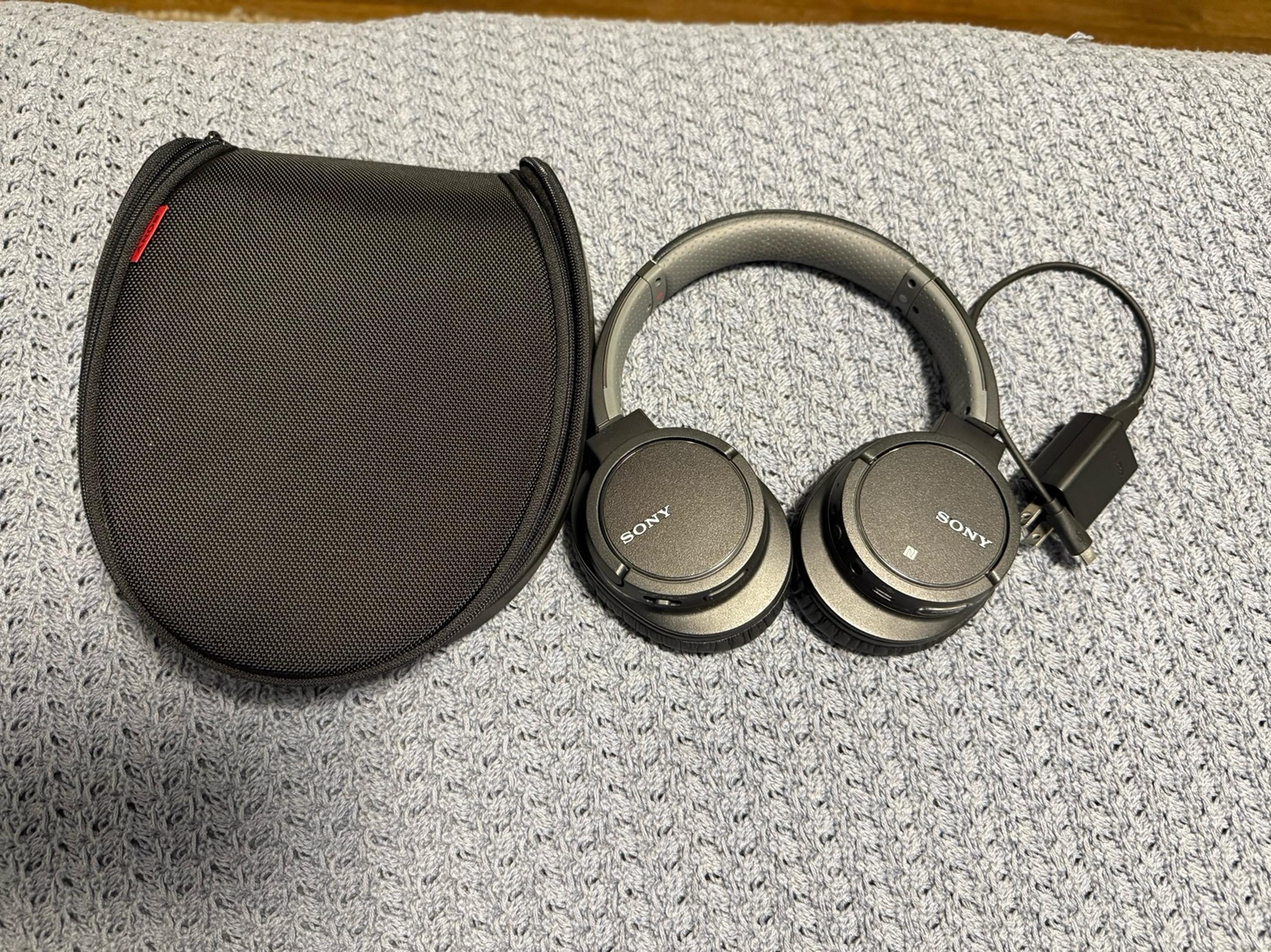 Sony MDR-ZX770BN noise cancelling headphones