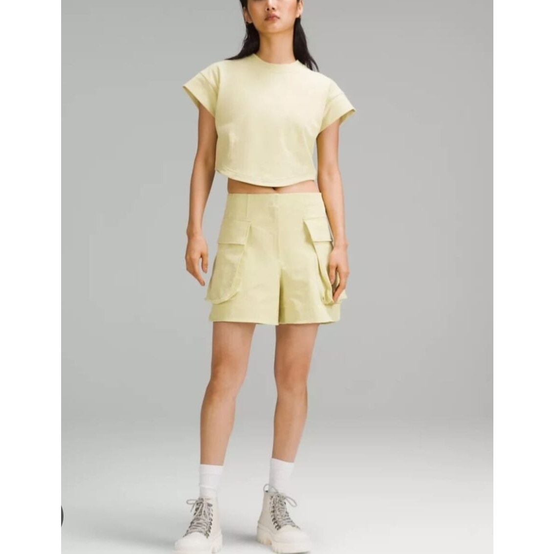 Lululemon women Relaxed-Fit Super-High-Rise Cargo Short 4 finch yellow size 0