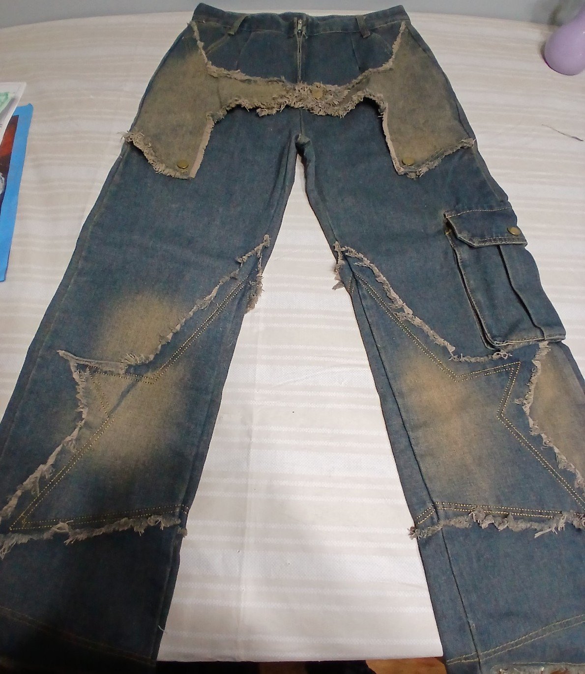 Medium-Large baggy wide legged blue-ish yellow star jeans